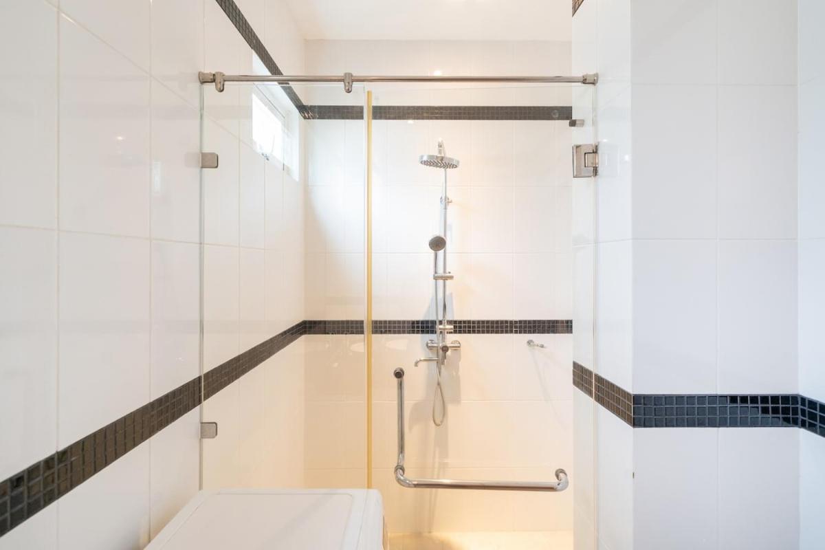 Serenity Escape Seaview 3BR Penthouse with pool