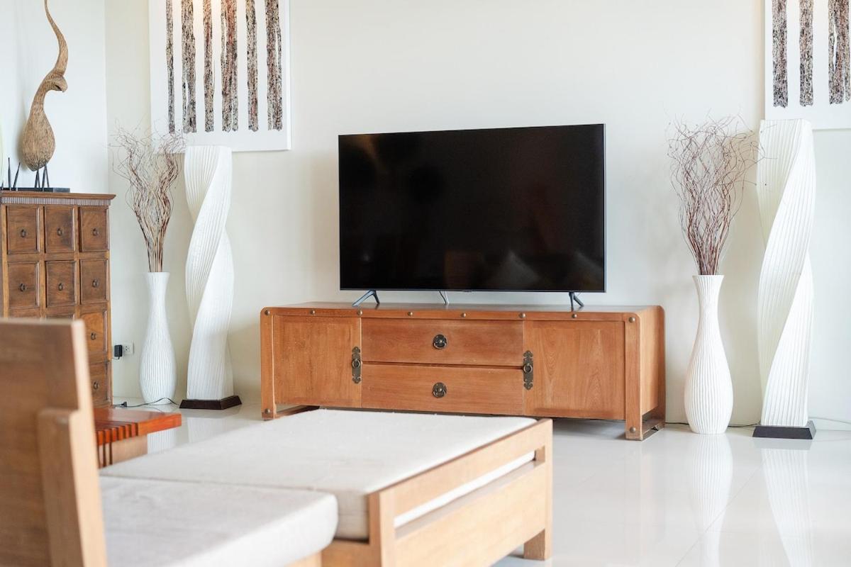 Serenity Escape Seaview 3BR Penthouse with pool