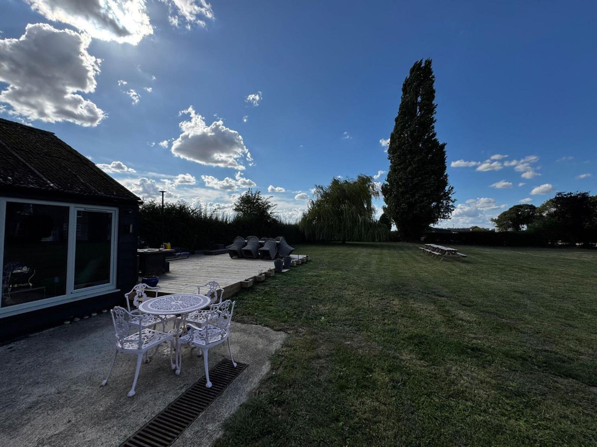Spacious 6-Bed Countryside Home Surrounded by Nature