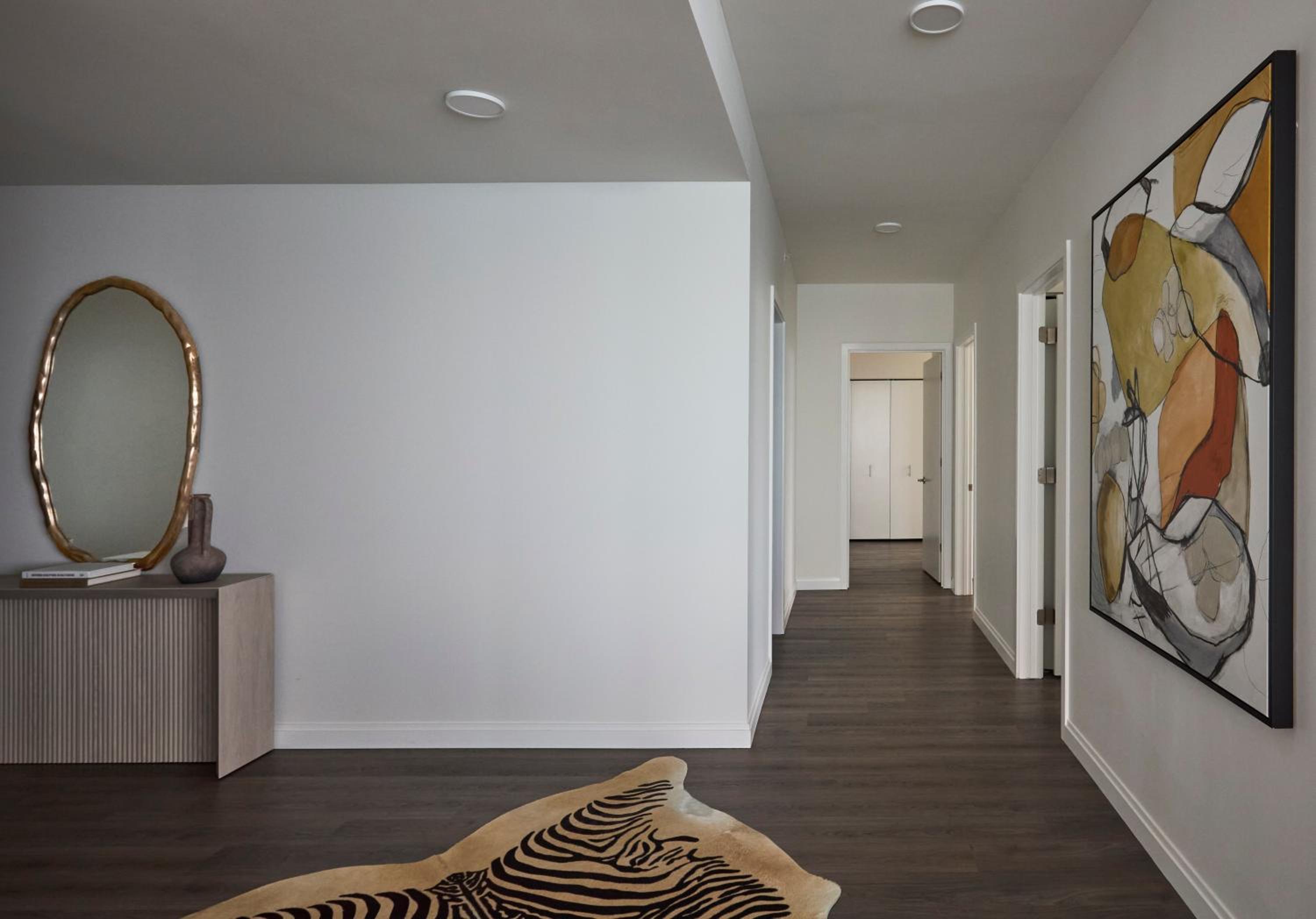 Lux Apts with Lake Views and Top Amenities