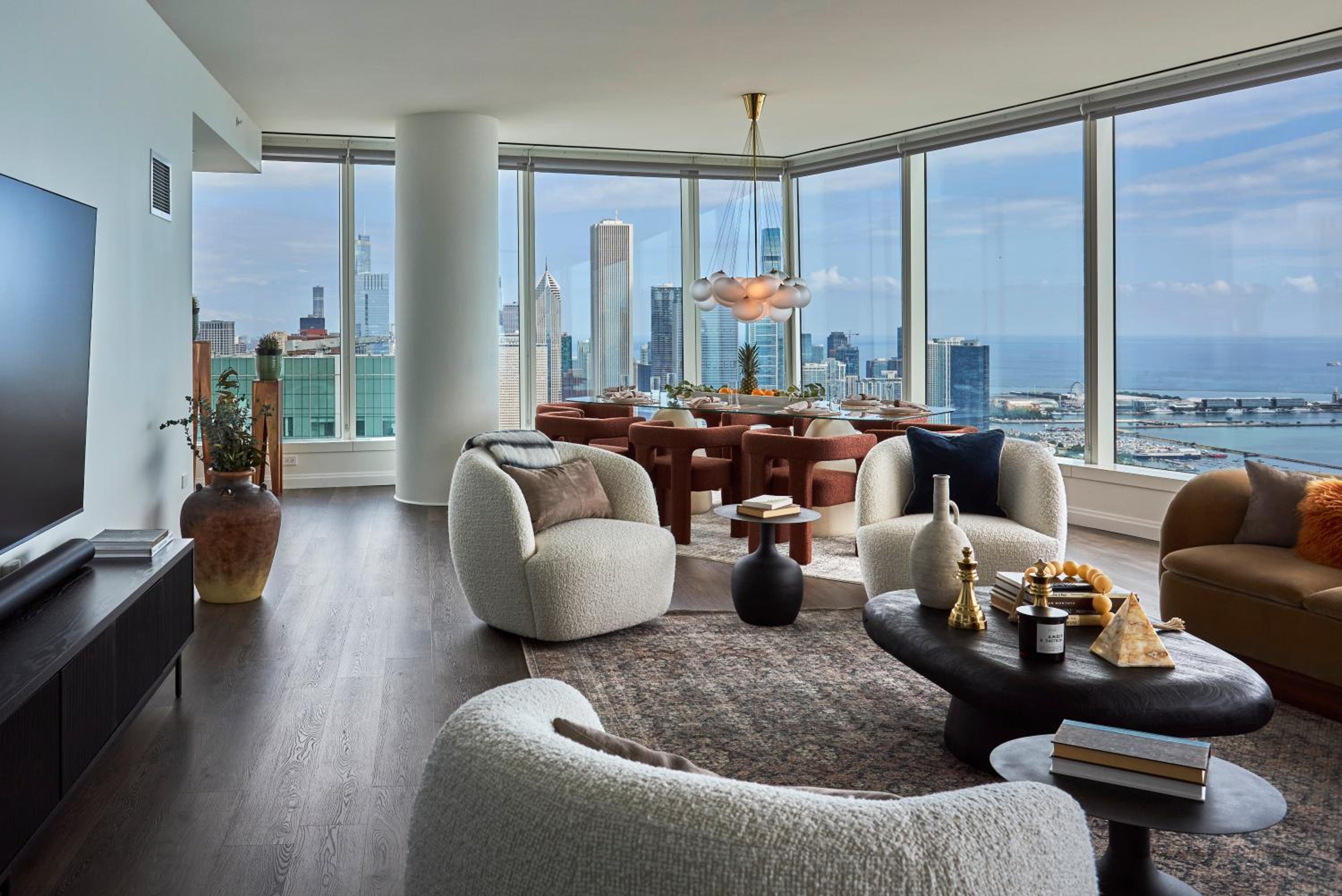 Lux Apts with Lake Views and Top Amenities