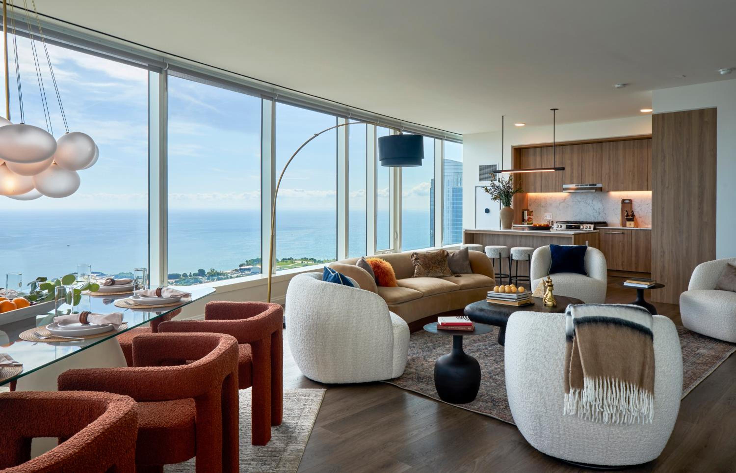 Lux Apts with Lake Views and Top Amenities