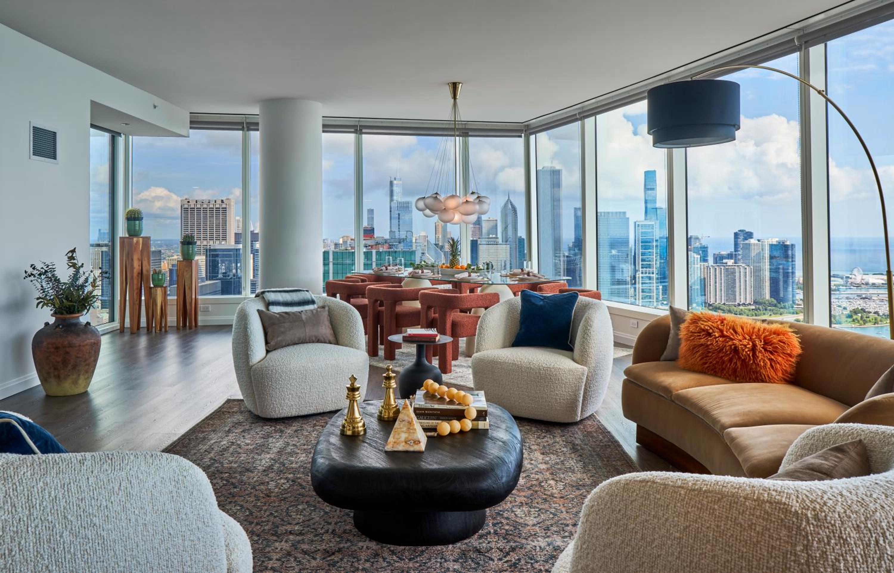 Lux Apts with Lake Views and Top Amenities