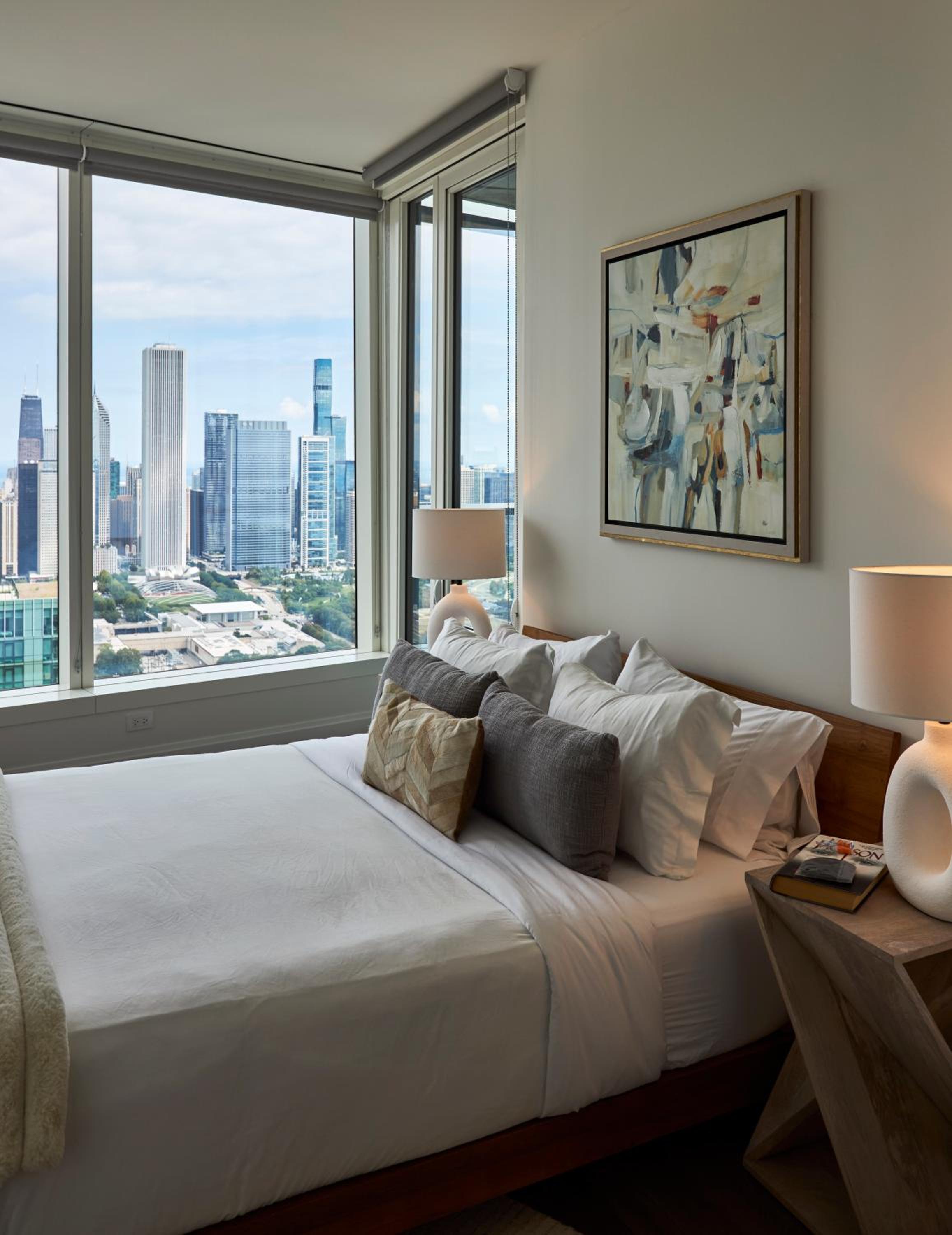 Lux Apts with Lake Views and Top Amenities