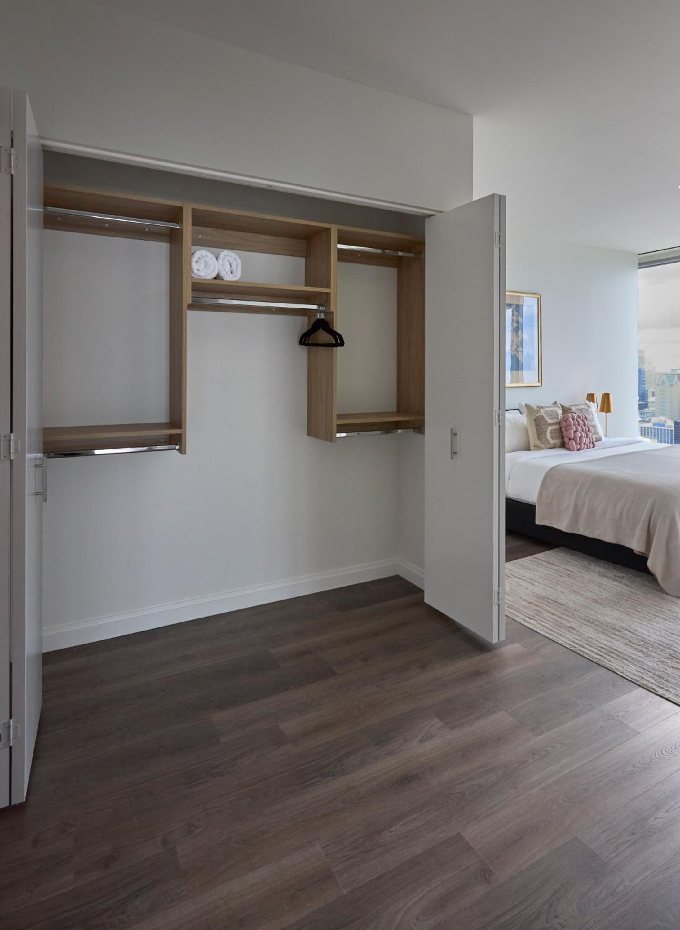 Lux Apts with Lake Views and Top Amenities