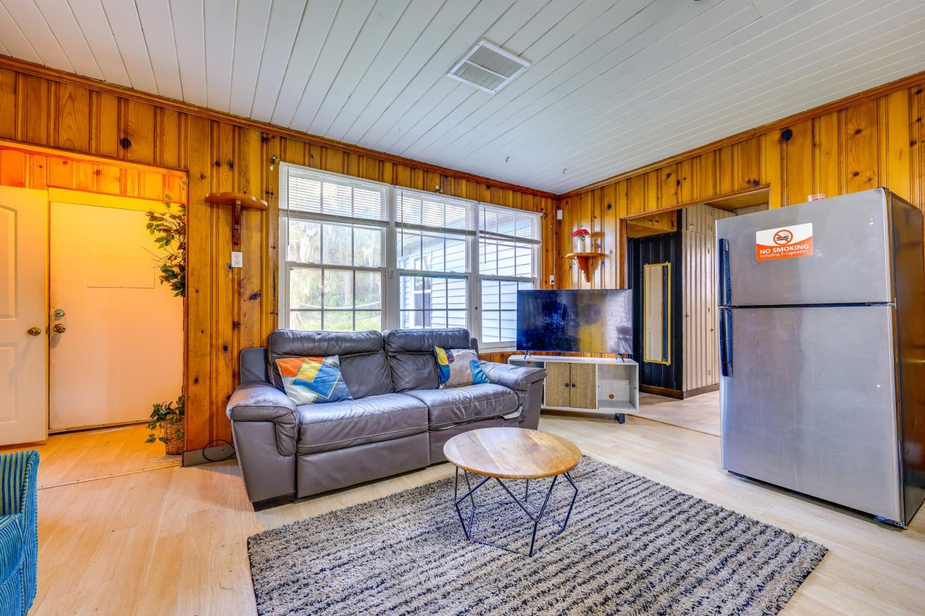 5 Mi to Dtwn! Peaceful Retreat in Jacksonville
