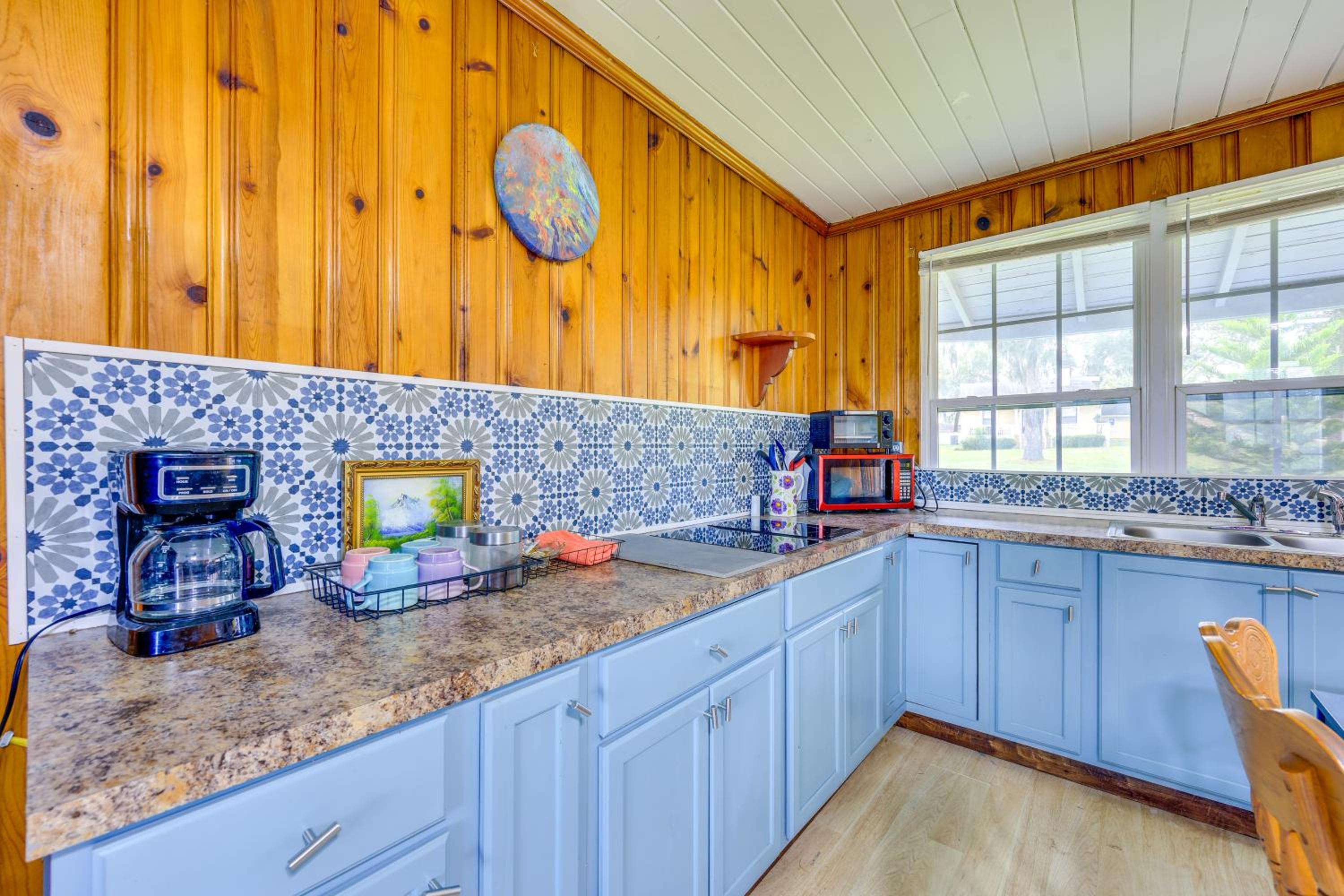 5 Mi to Dtwn! Peaceful Retreat in Jacksonville
