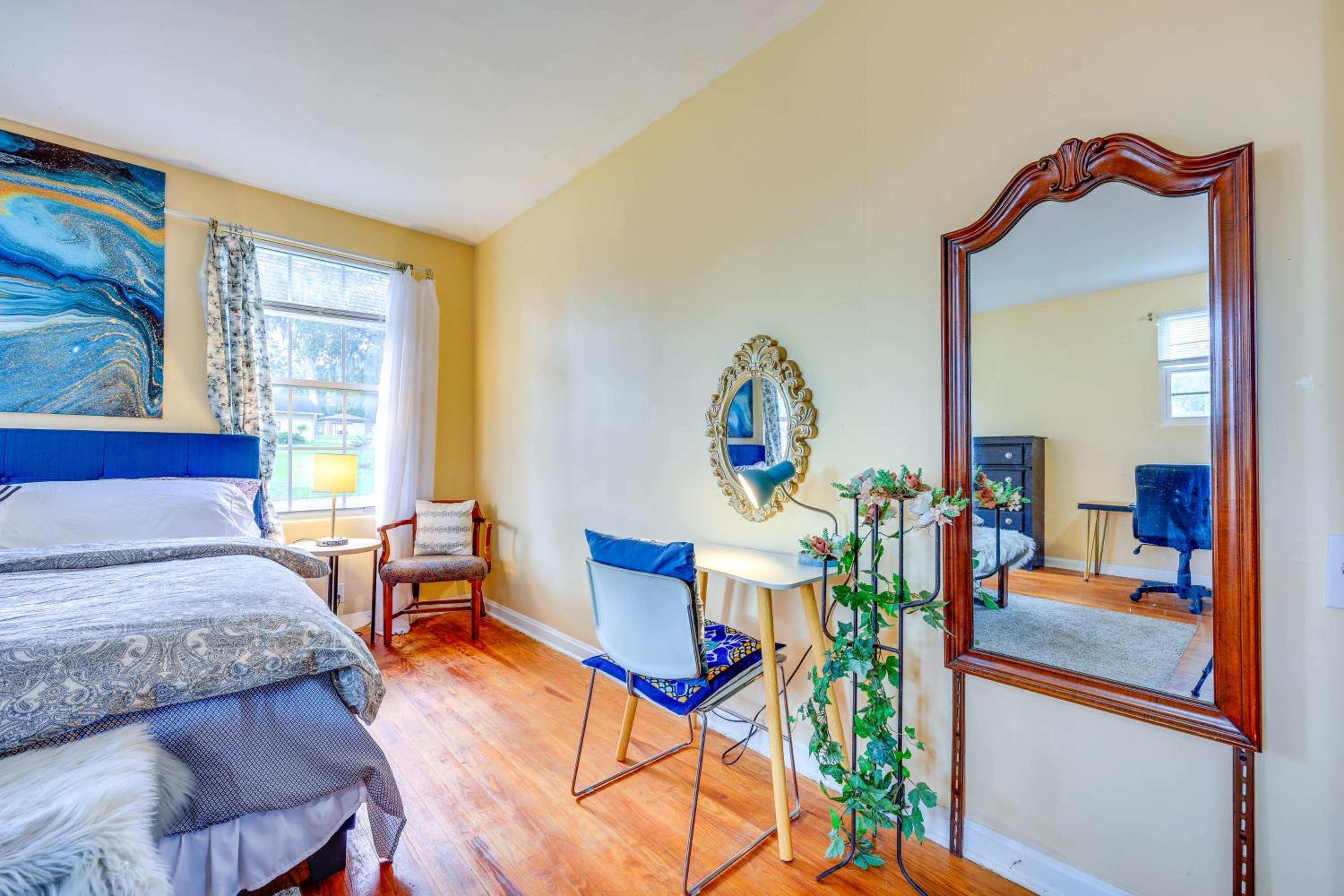 5 Mi to Dtwn! Peaceful Retreat in Jacksonville