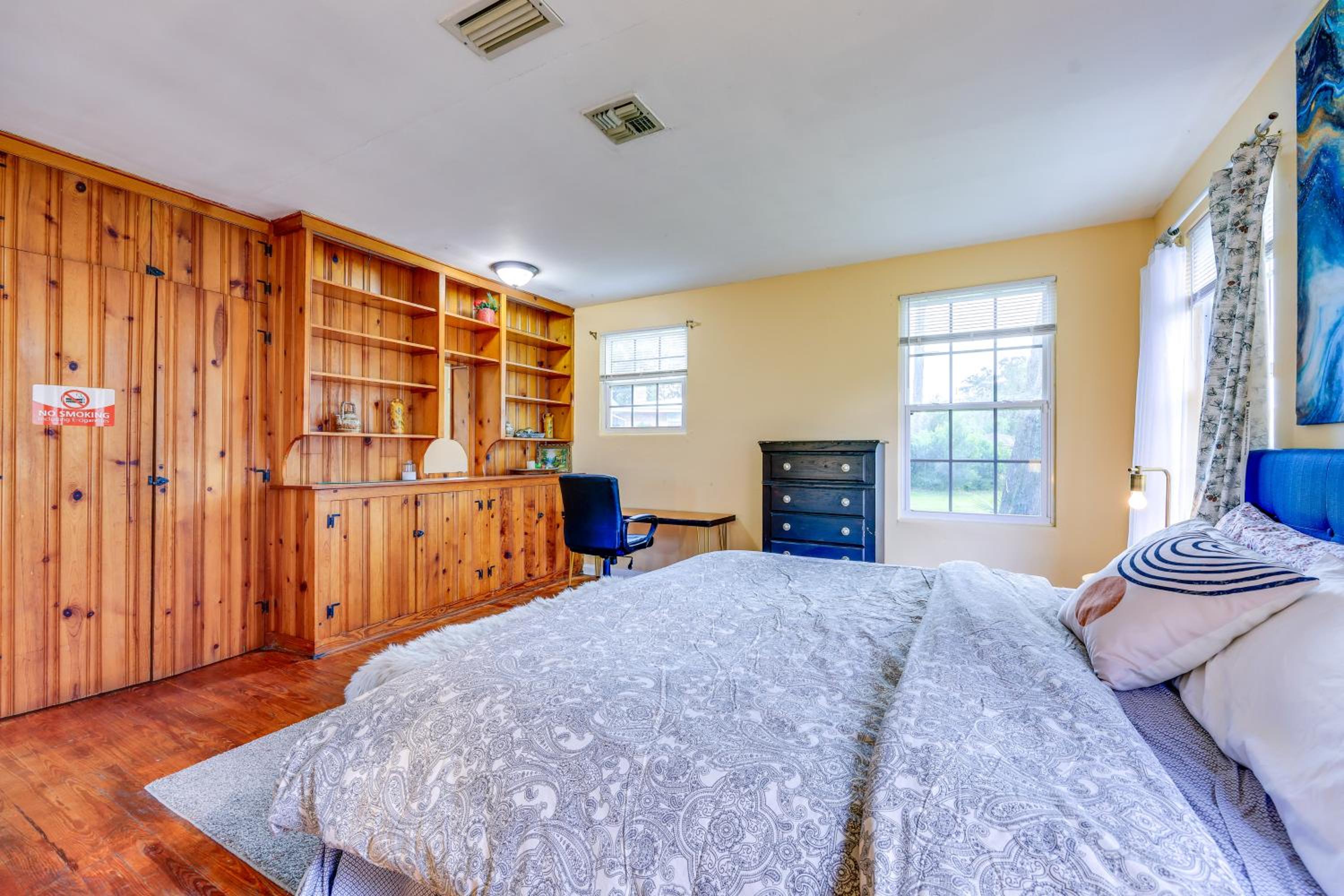 5 Mi to Dtwn! Peaceful Retreat in Jacksonville