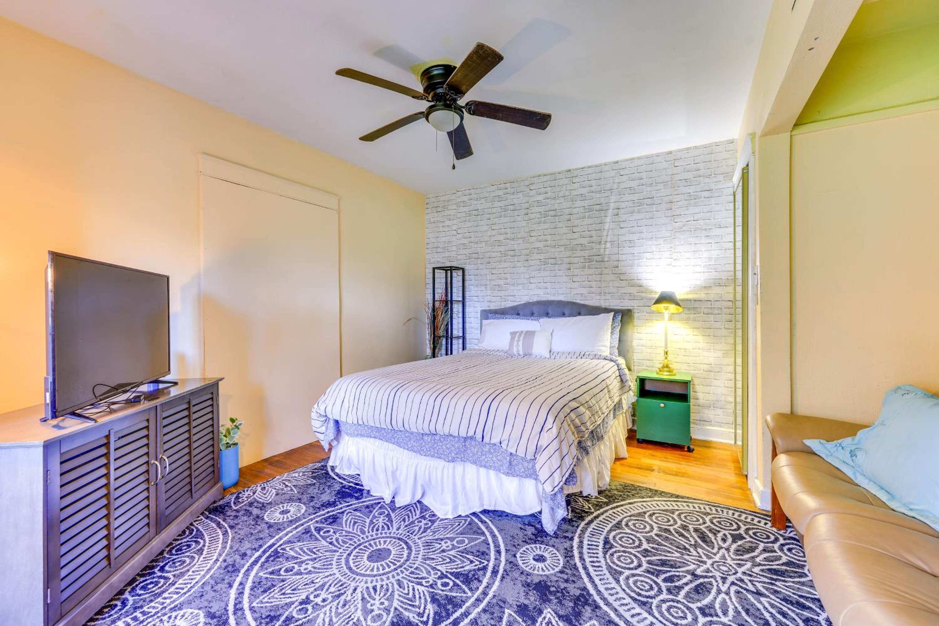 5 Mi to Dtwn! Peaceful Retreat in Jacksonville