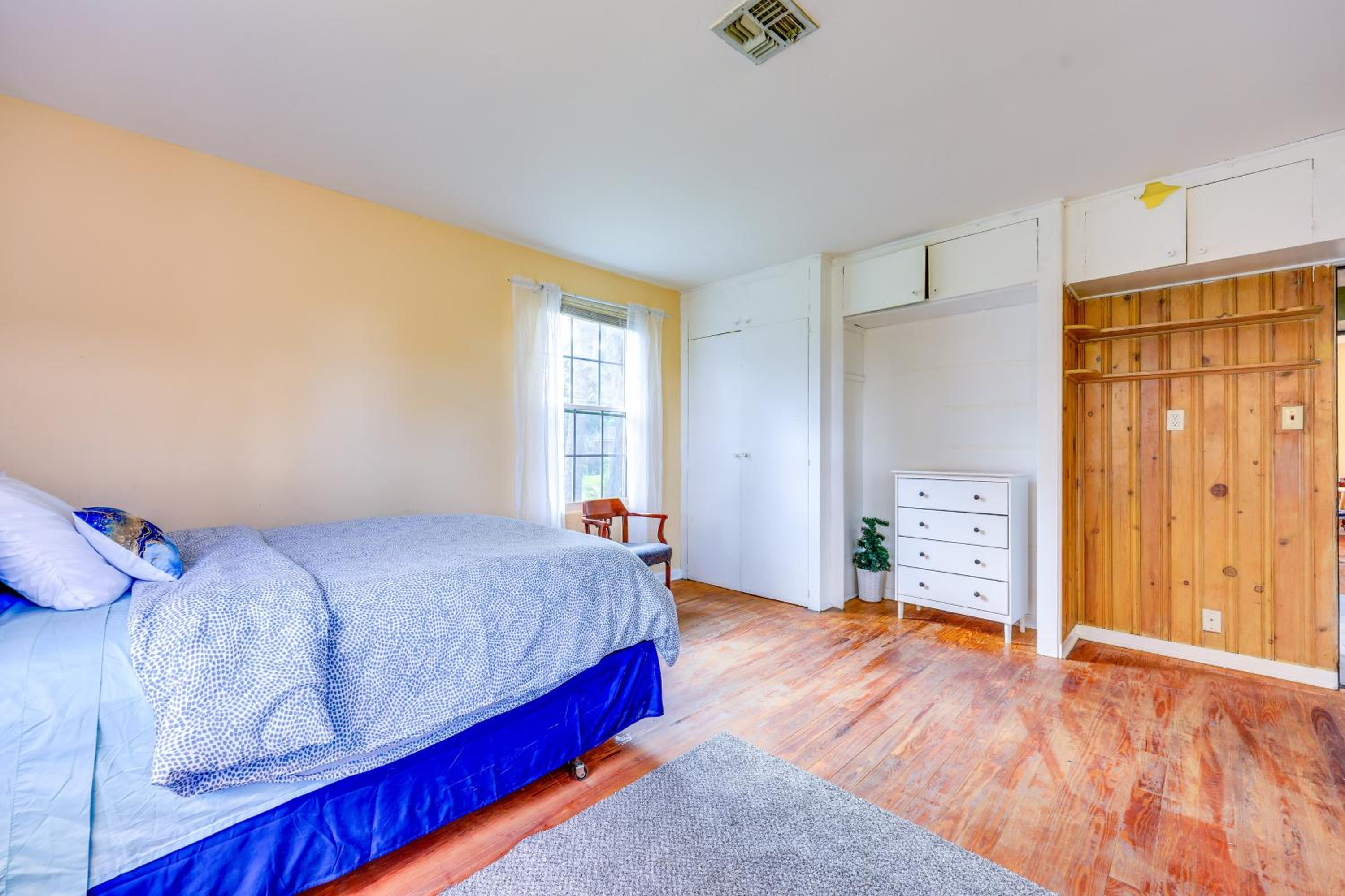 5 Mi to Dtwn! Peaceful Retreat in Jacksonville