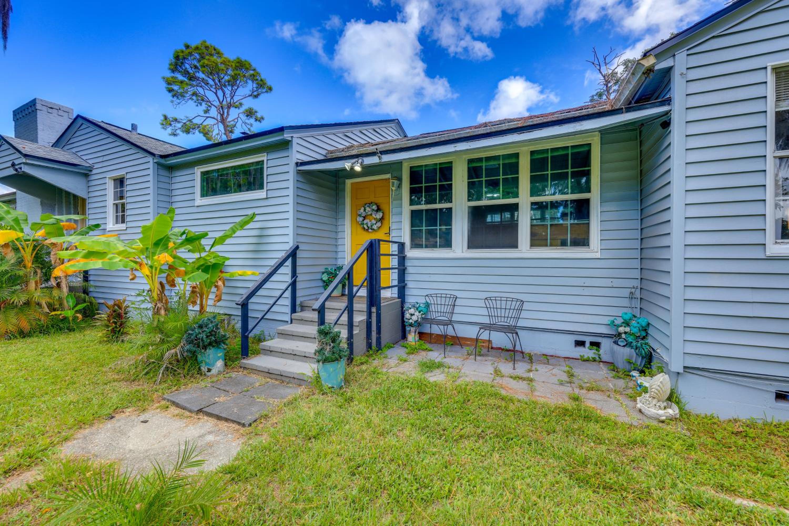 5 Mi to Dtwn! Peaceful Retreat in Jacksonville
