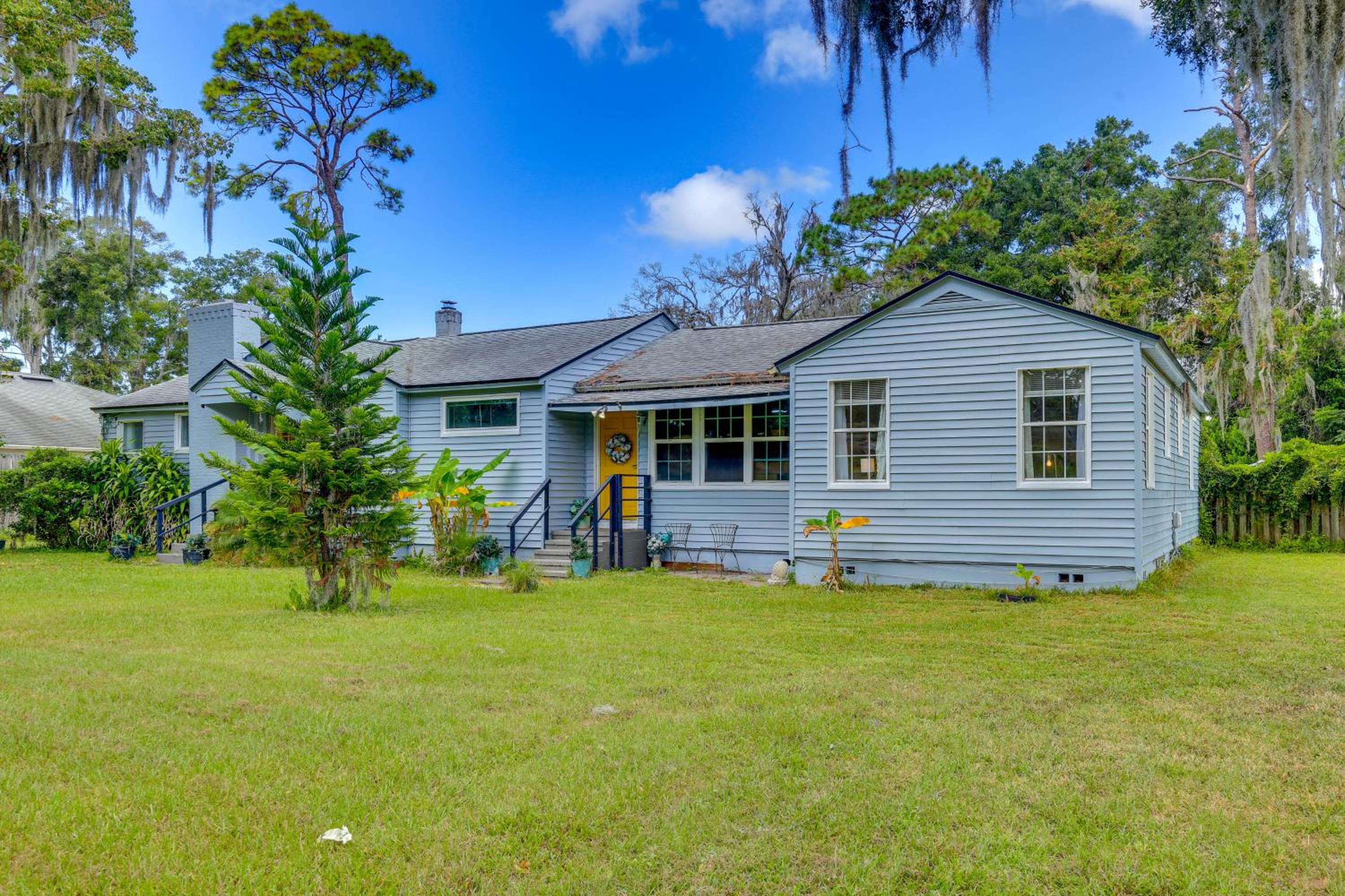 5 Mi to Dtwn! Peaceful Retreat in Jacksonville