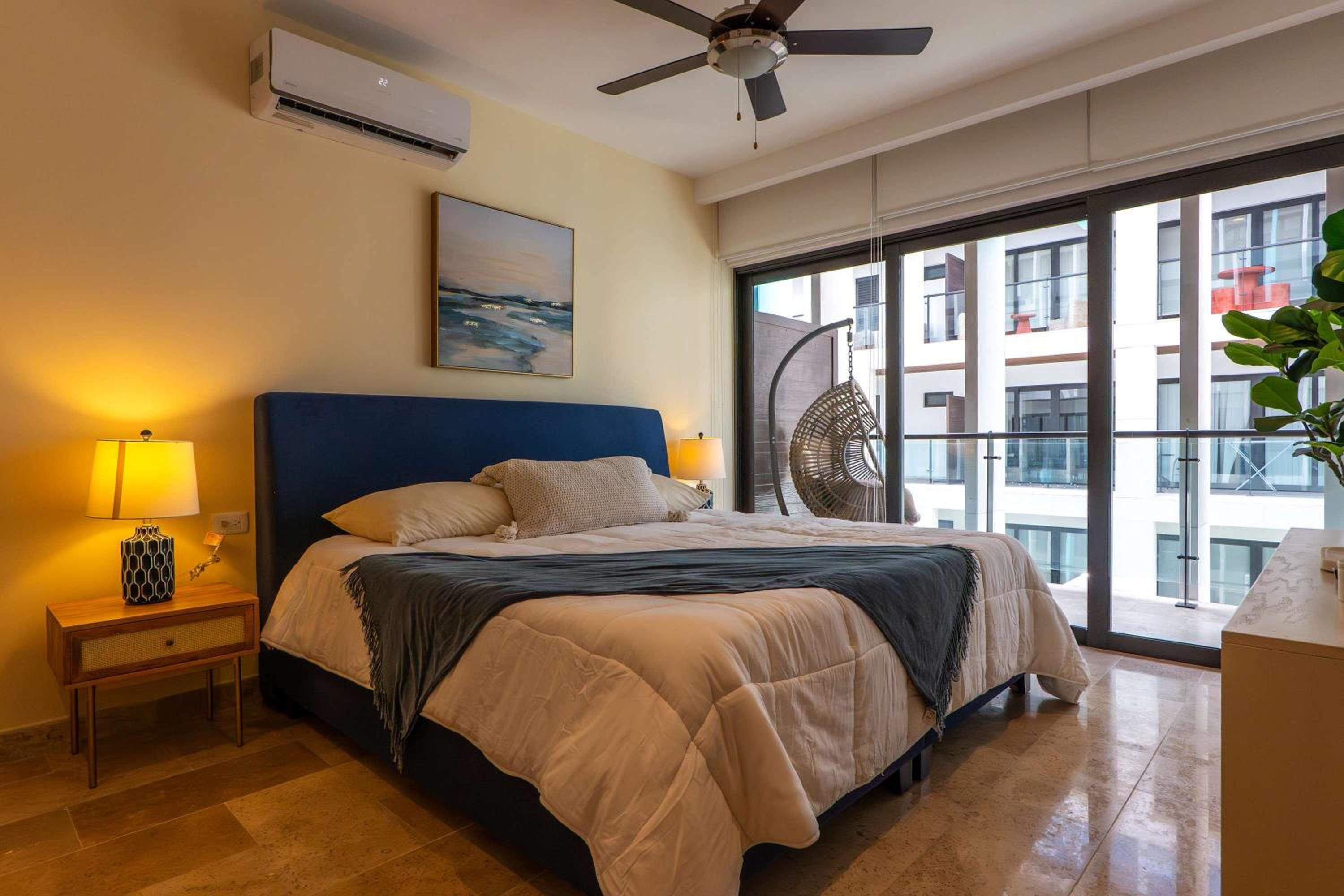 Stylish Condo w Roof Pool & Jacuzzi in Prime Playa