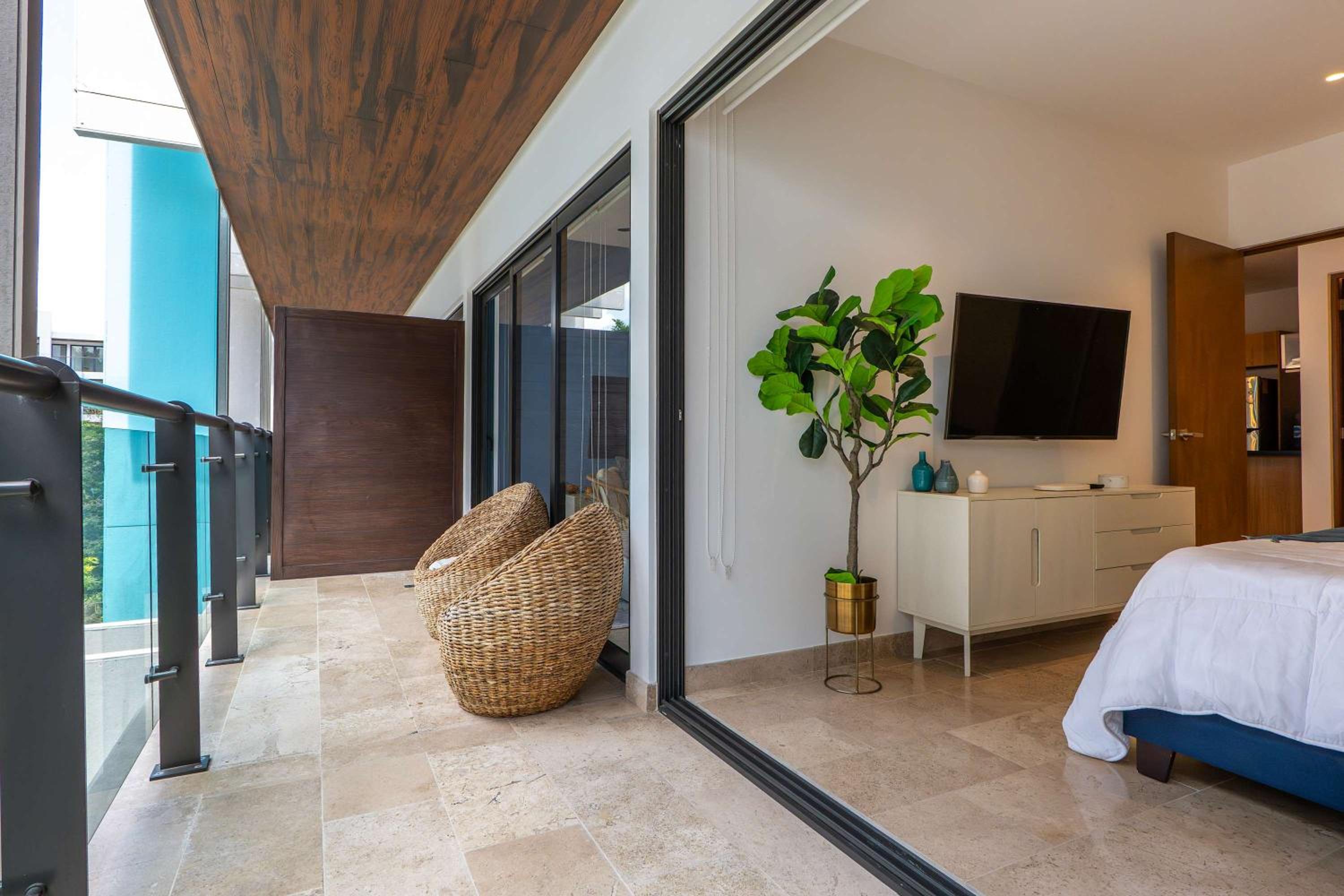 Stylish Condo w Roof Pool & Jacuzzi in Prime Playa