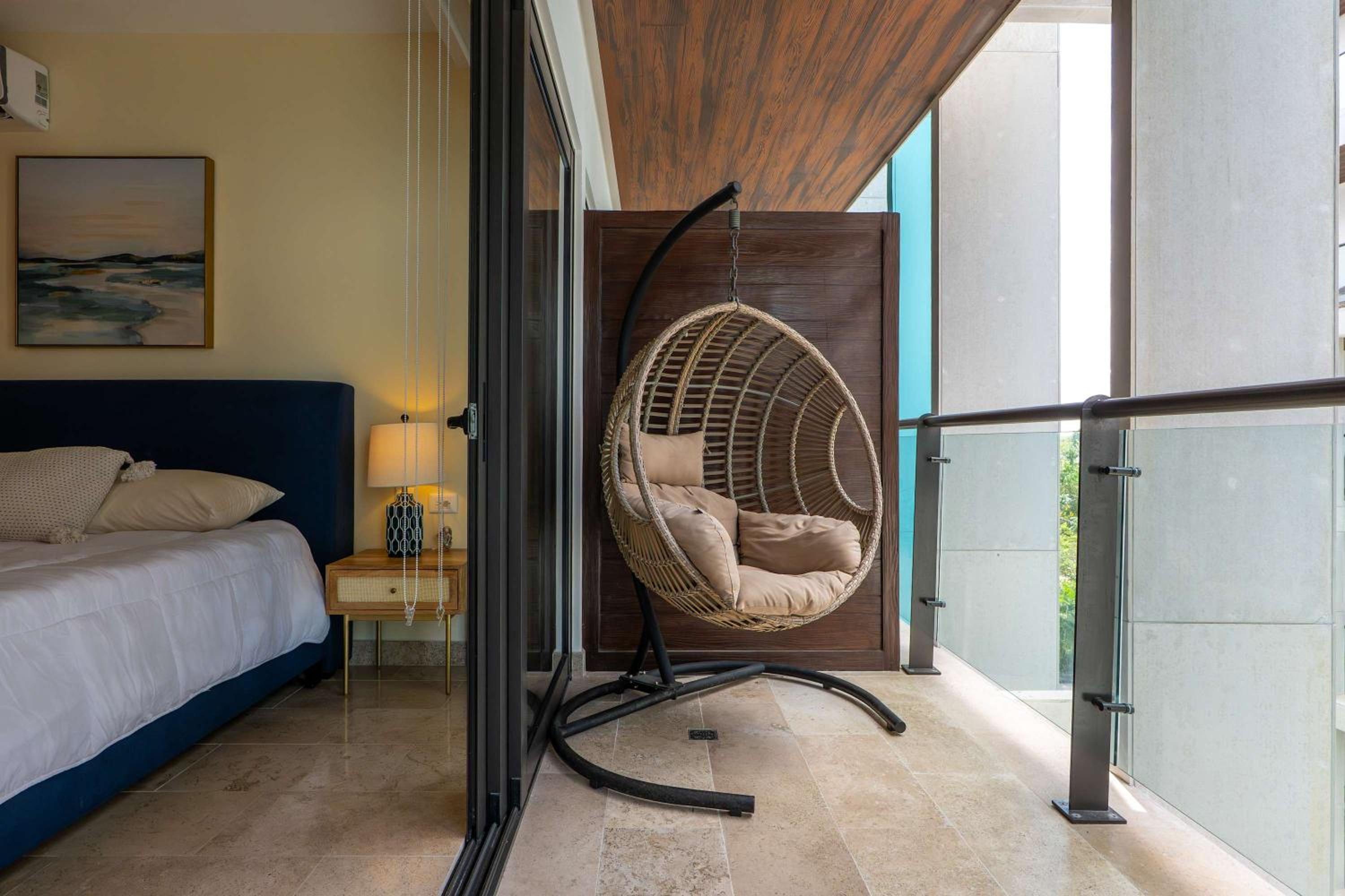 Stylish Condo w Roof Pool & Jacuzzi in Prime Playa
