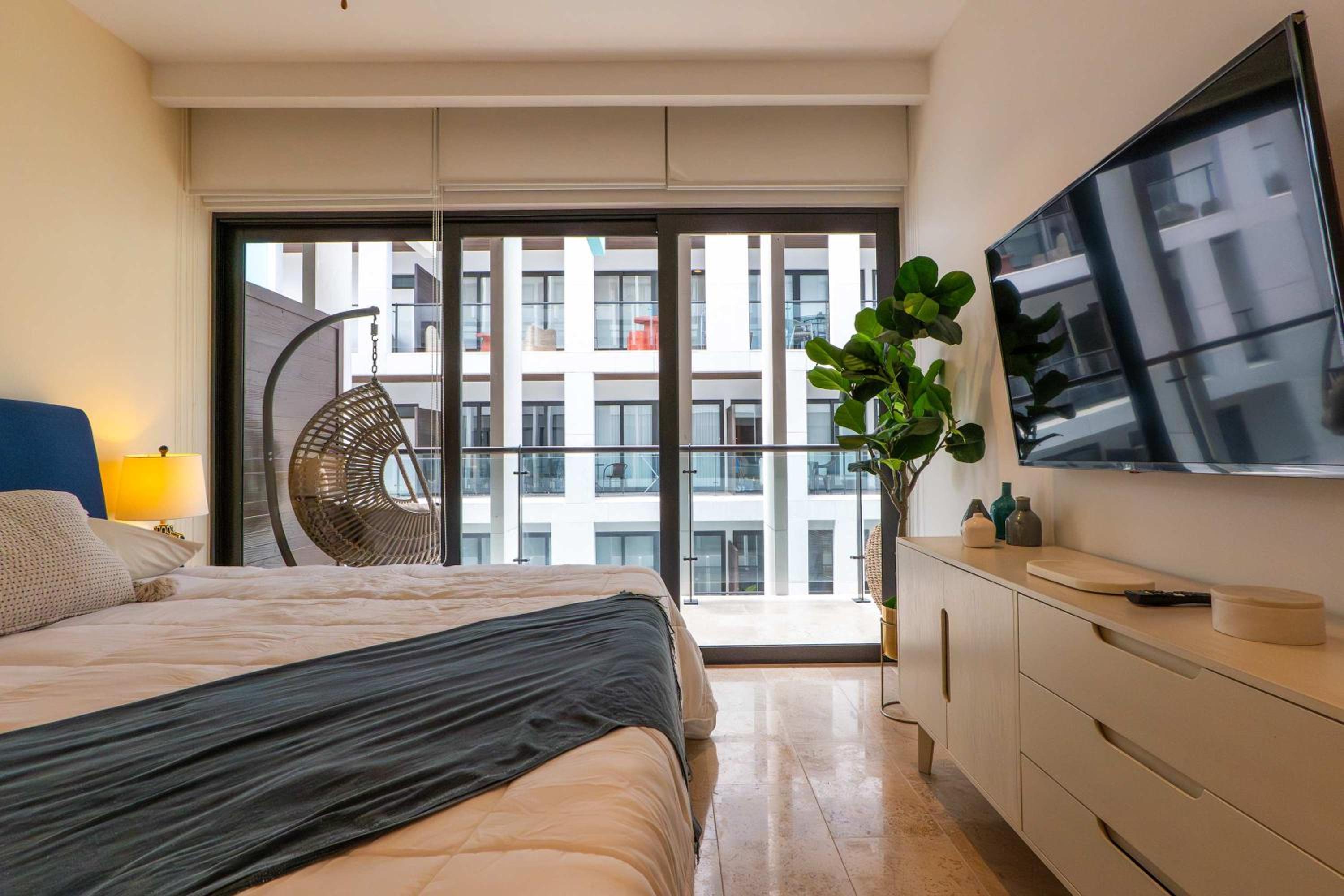Stylish Condo w Roof Pool & Jacuzzi in Prime Playa