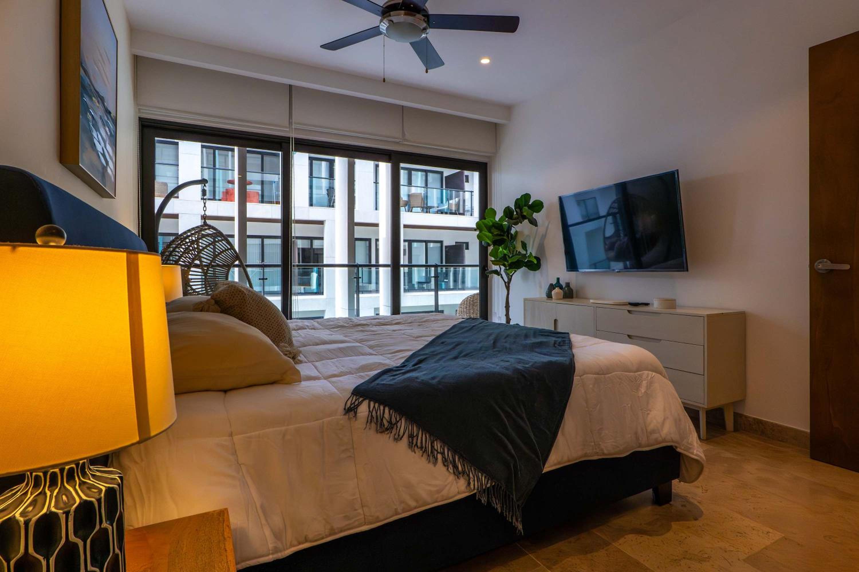 Stylish Condo w Roof Pool & Jacuzzi in Prime Playa