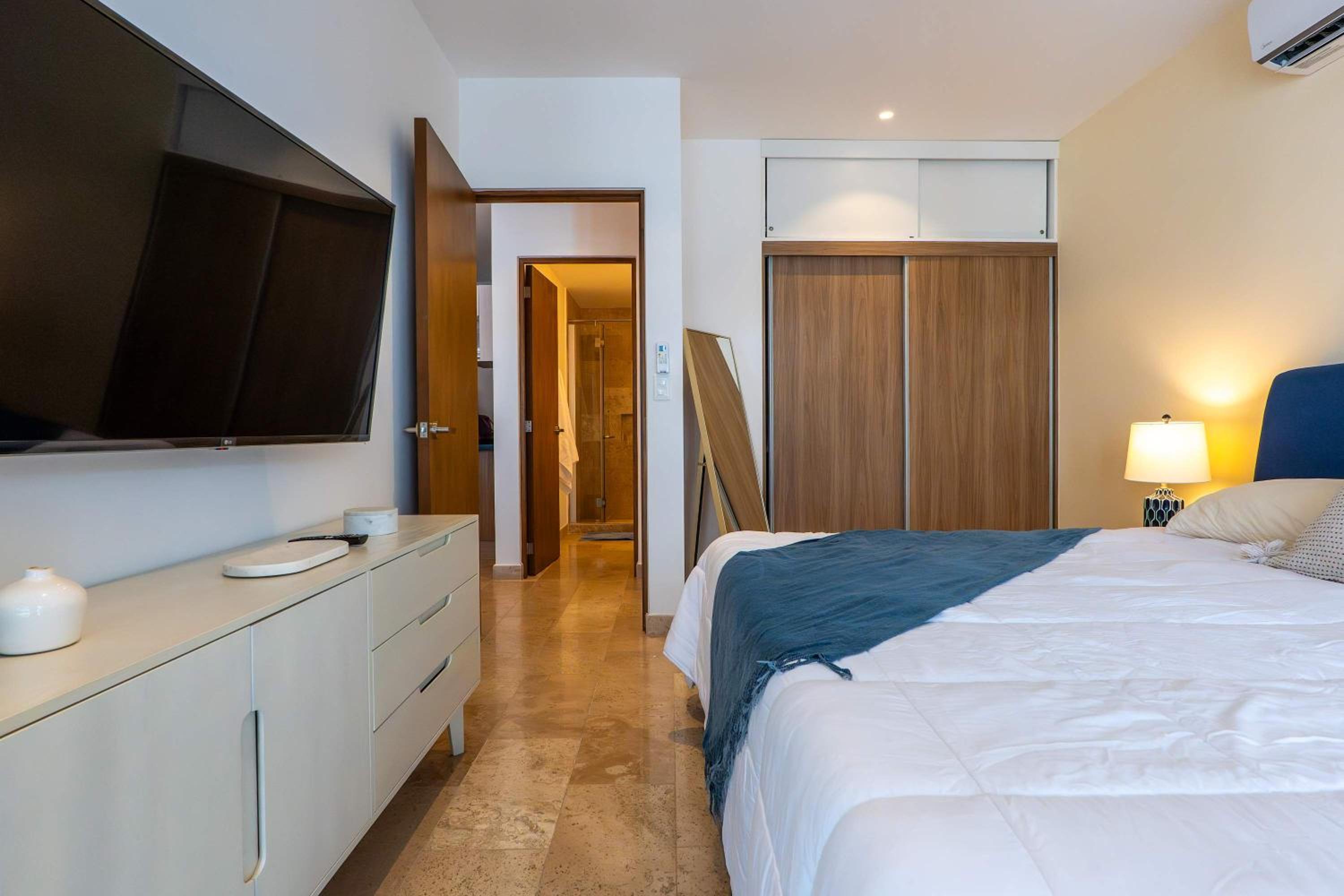 Stylish Condo w Roof Pool & Jacuzzi in Prime Playa