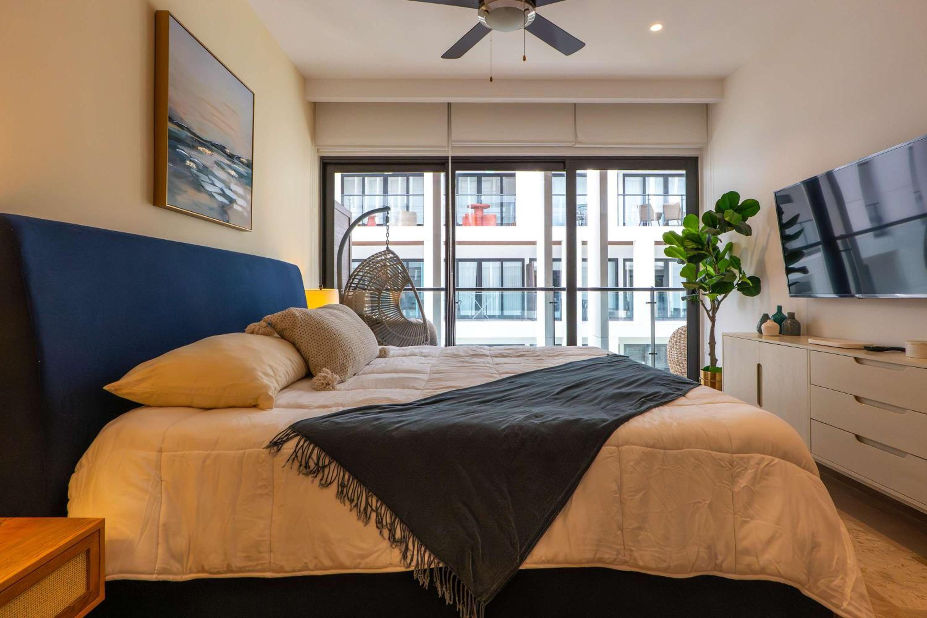 Stylish Condo w Roof Pool & Jacuzzi in Prime Playa