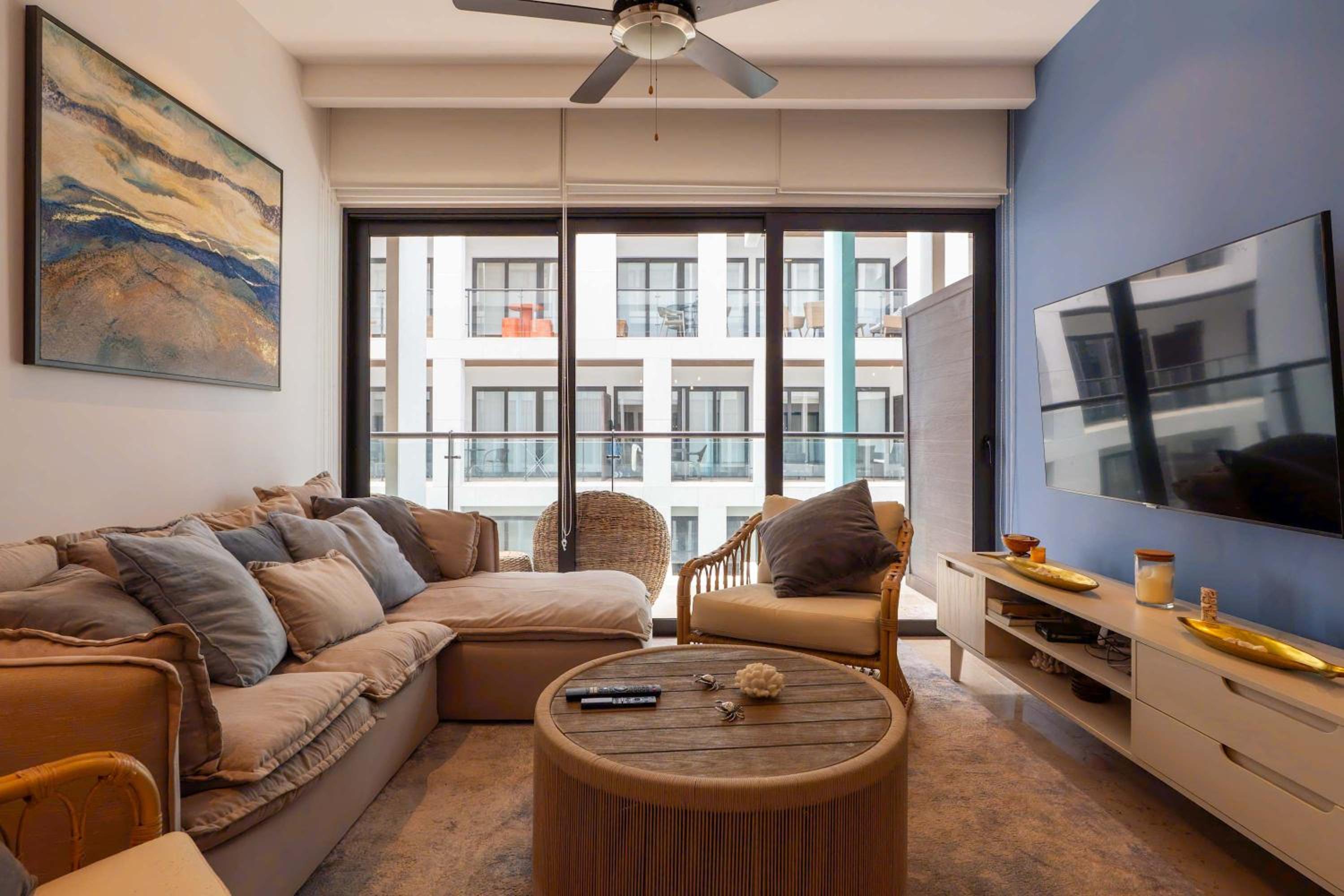 Stylish Condo w Roof Pool & Jacuzzi in Prime Playa
