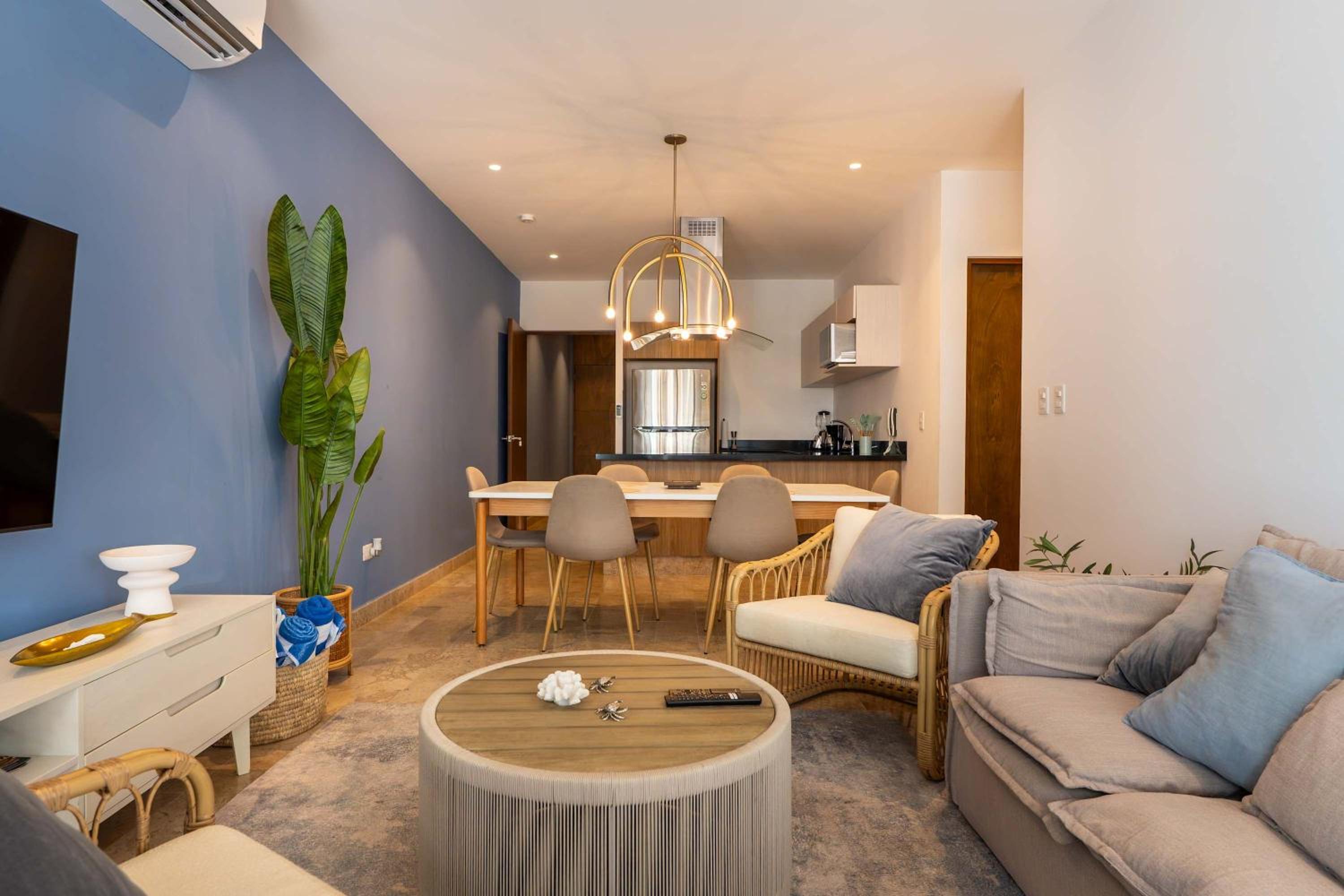 Stylish Condo w Roof Pool & Jacuzzi in Prime Playa