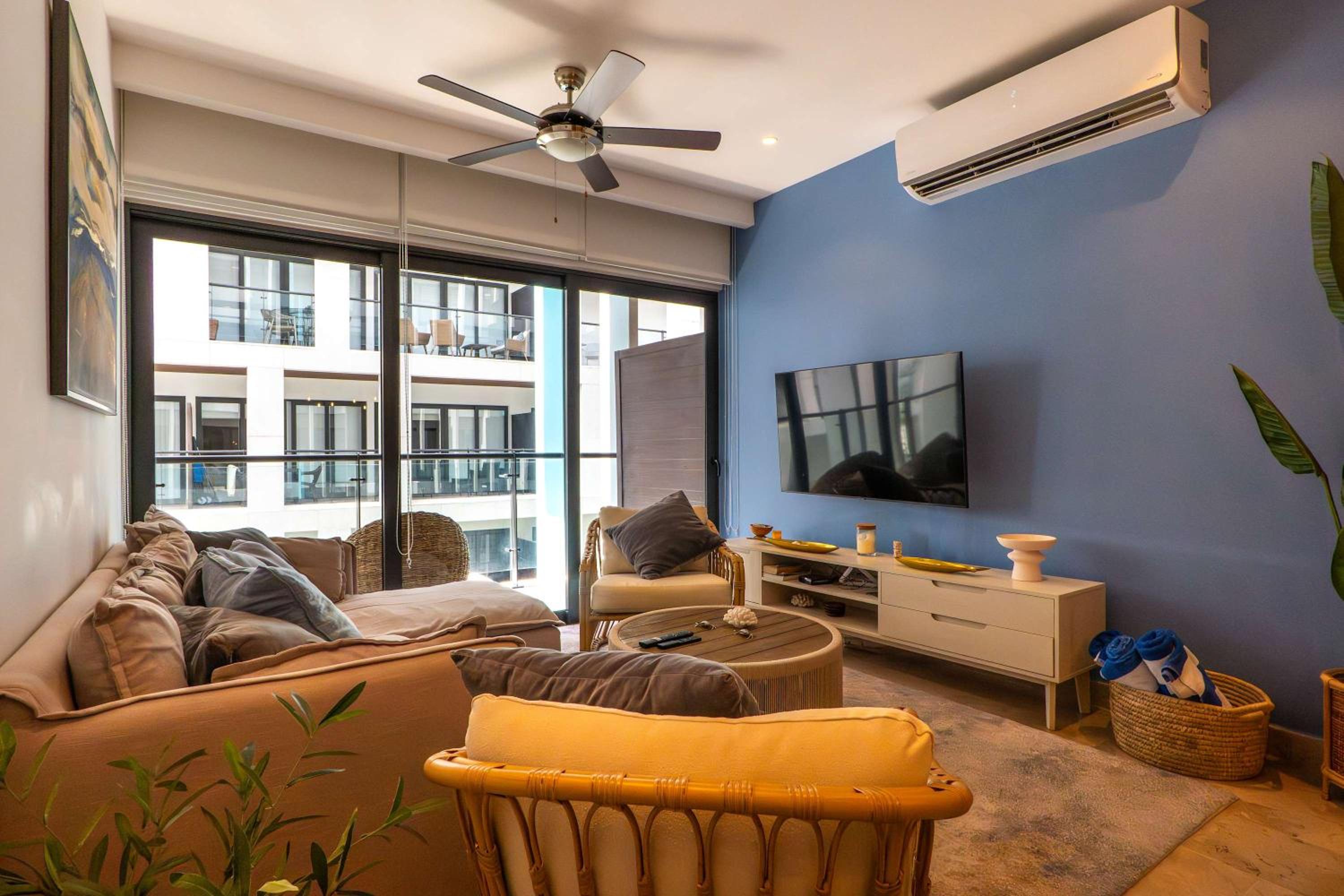 Stylish Condo w Roof Pool & Jacuzzi in Prime Playa