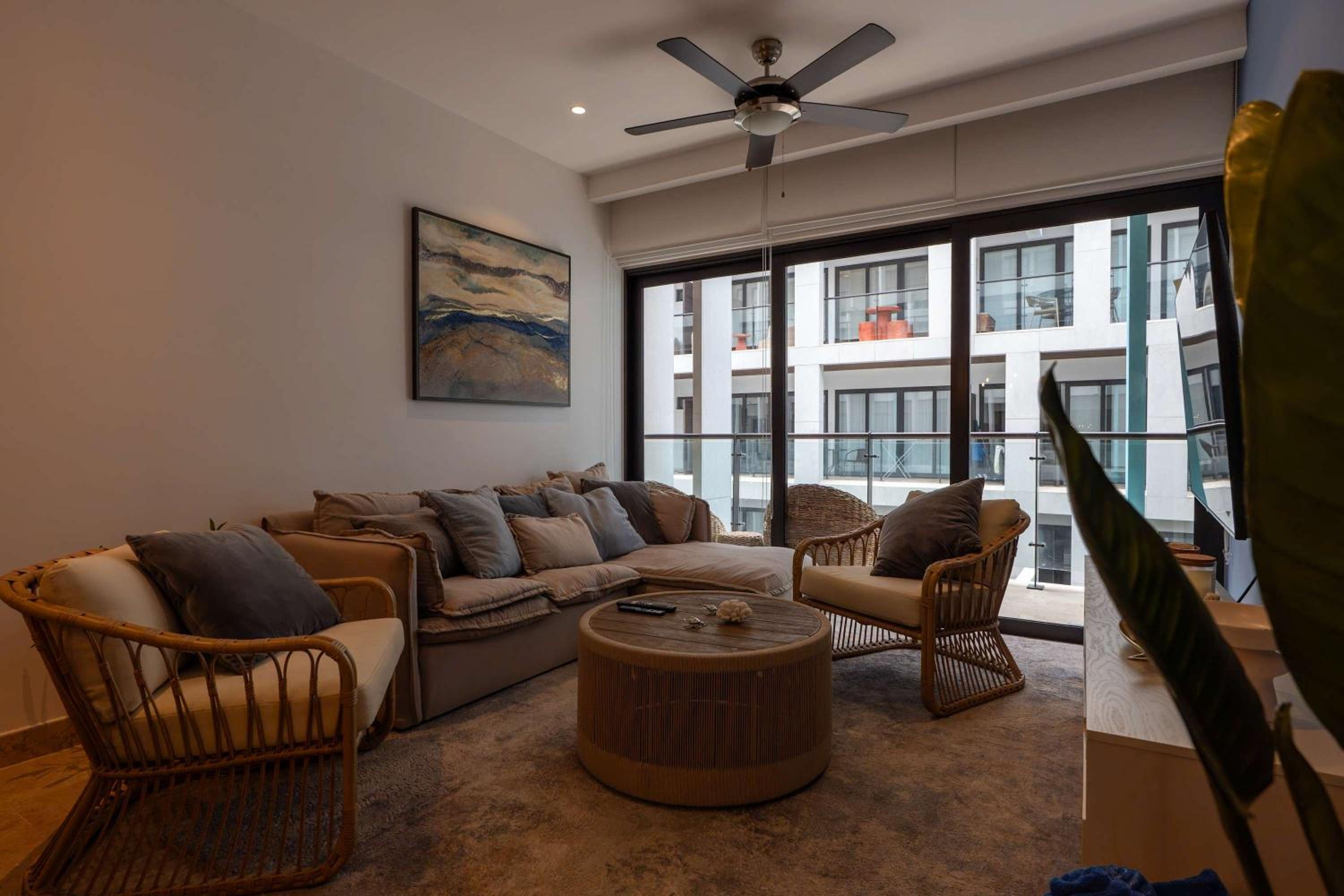 Stylish Condo w Roof Pool & Jacuzzi in Prime Playa