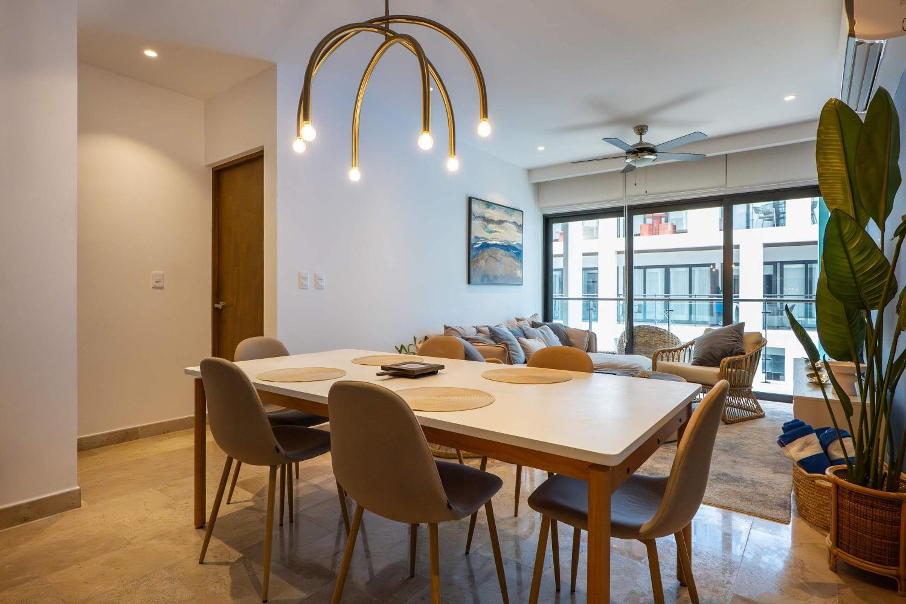 Stylish Condo w Roof Pool & Jacuzzi in Prime Playa