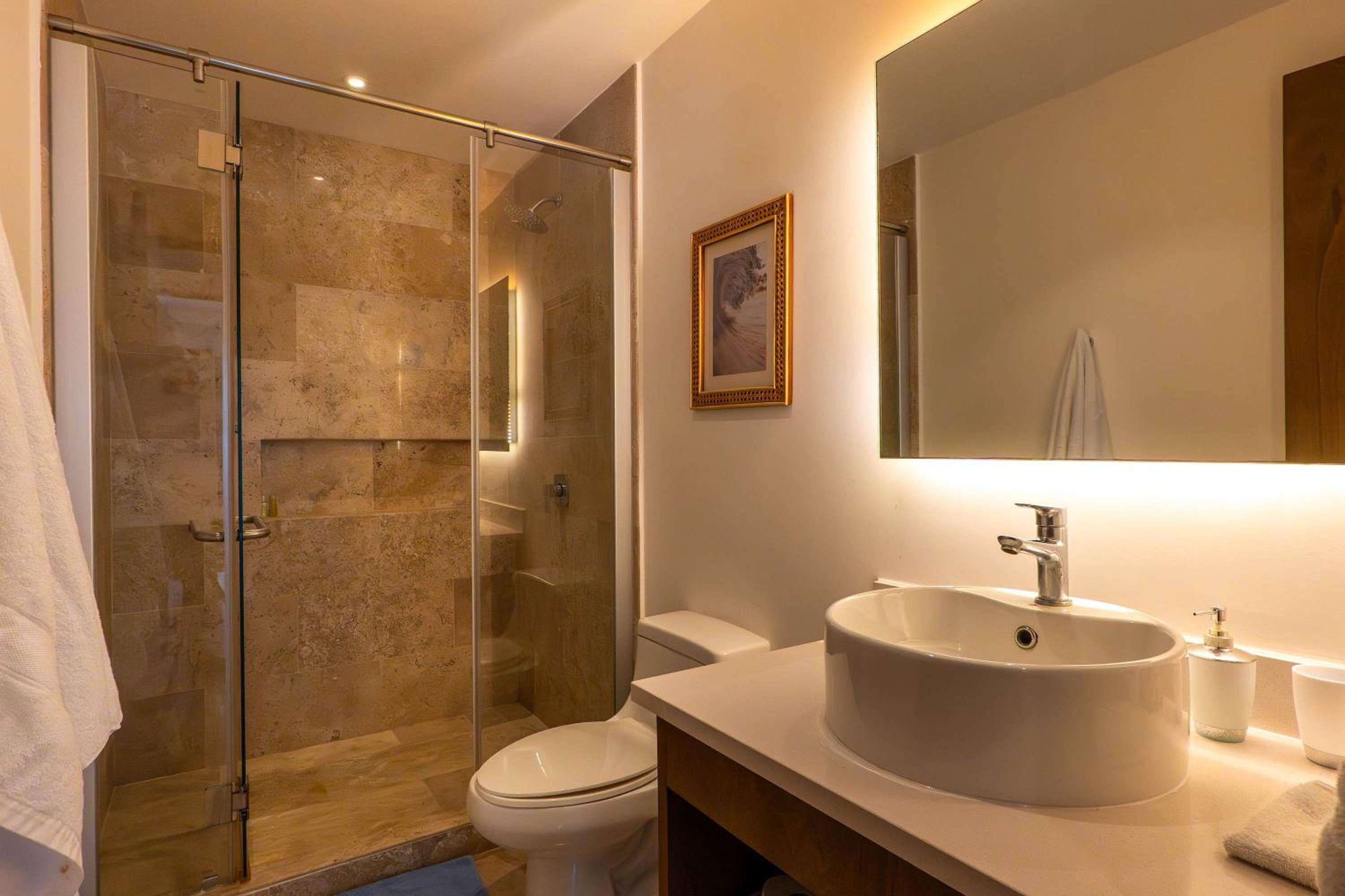 Stylish Condo w Roof Pool & Jacuzzi in Prime Playa
