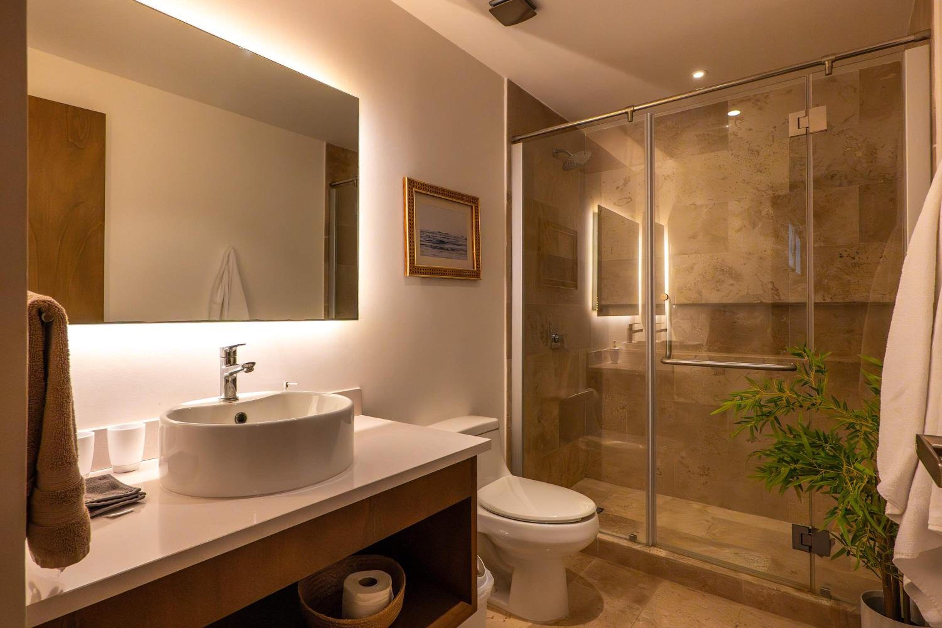 Stylish Condo w Roof Pool & Jacuzzi in Prime Playa