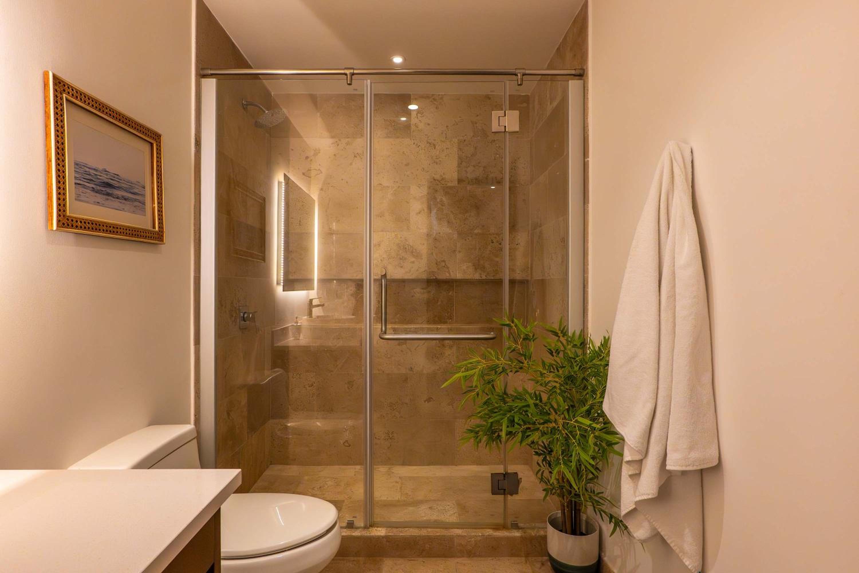Stylish Condo w Roof Pool & Jacuzzi in Prime Playa