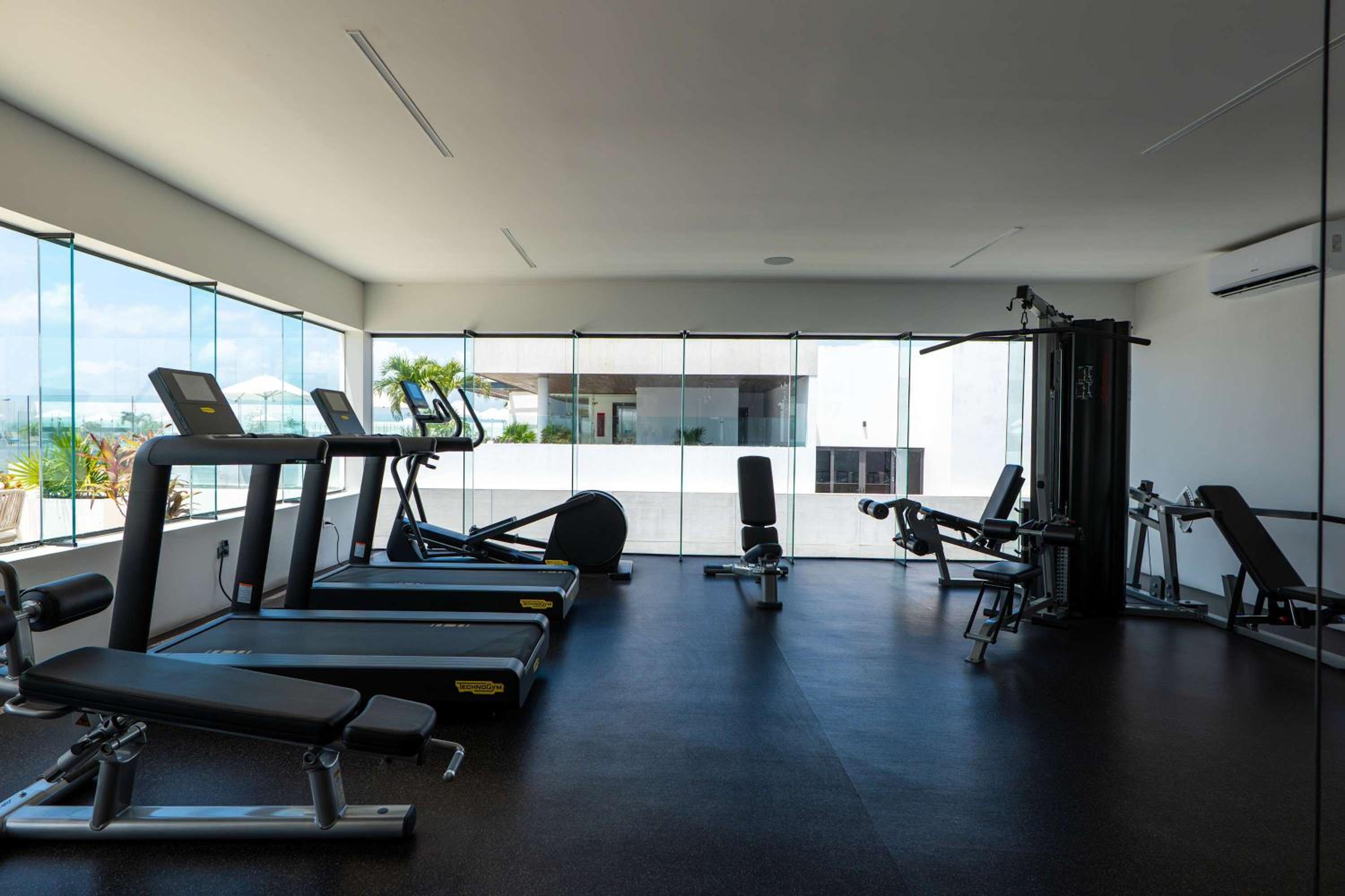 Stylish Condo w Roof Pool & Jacuzzi in Prime Playa