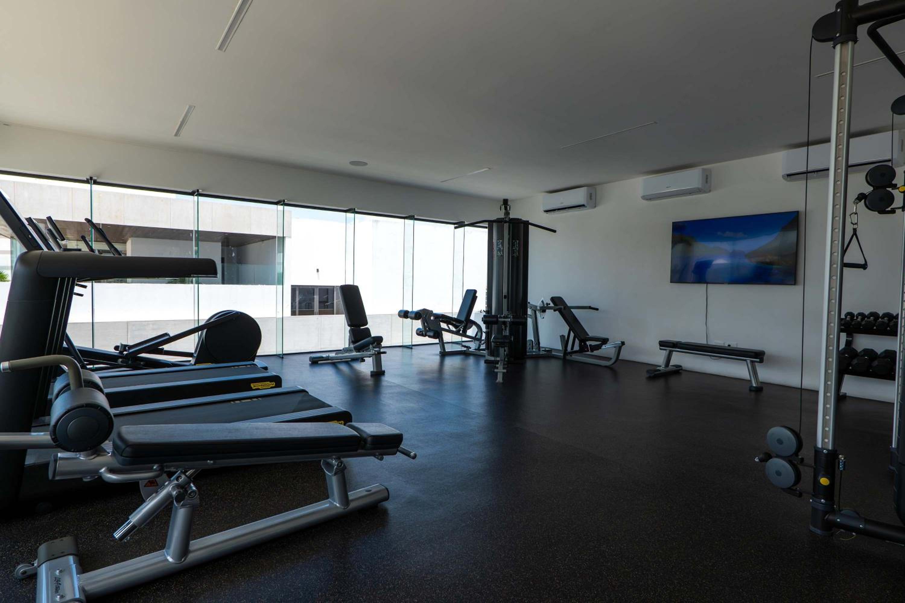 Stylish Condo w Roof Pool & Jacuzzi in Prime Playa