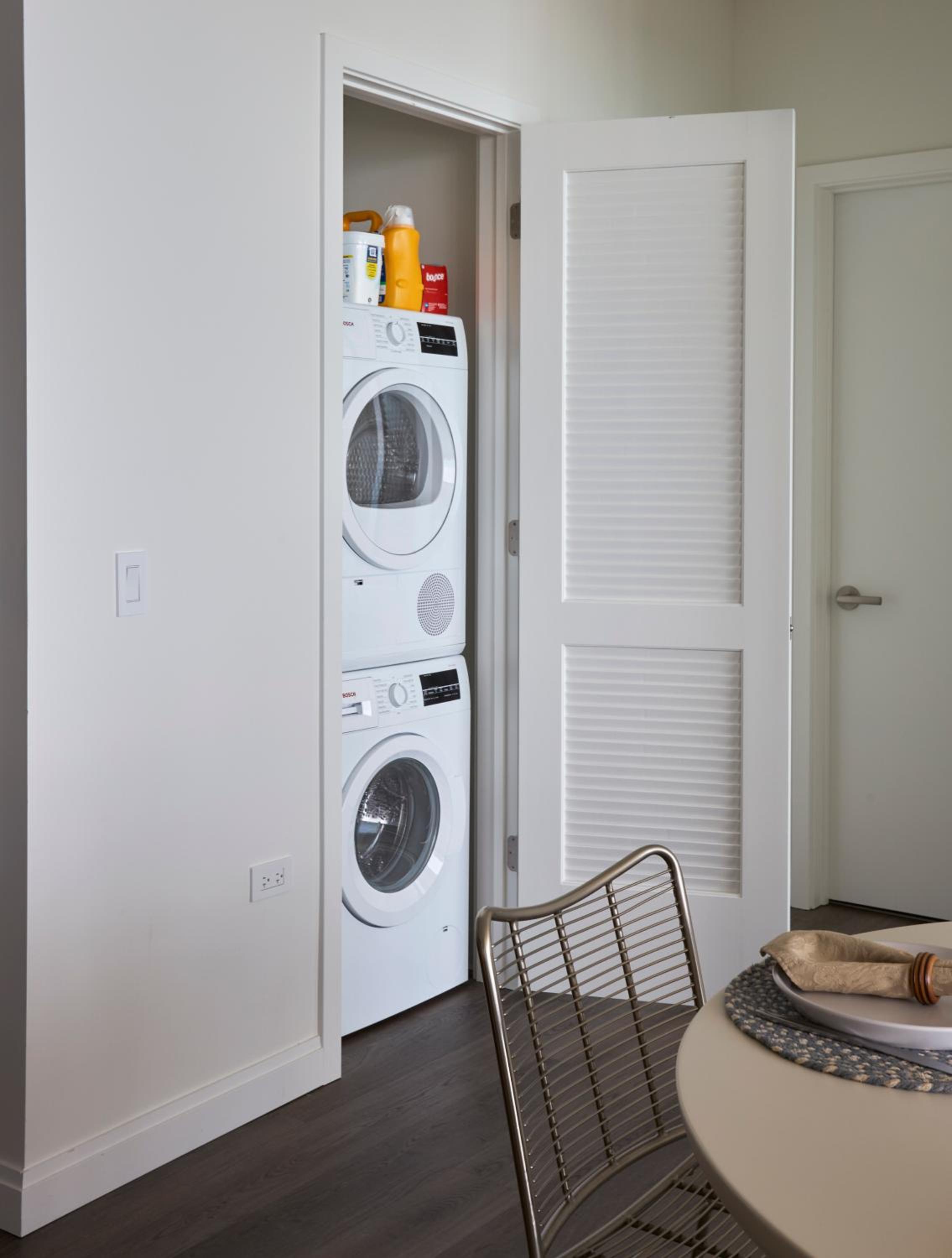 Lux Apts with Lake Views and Top Amenities