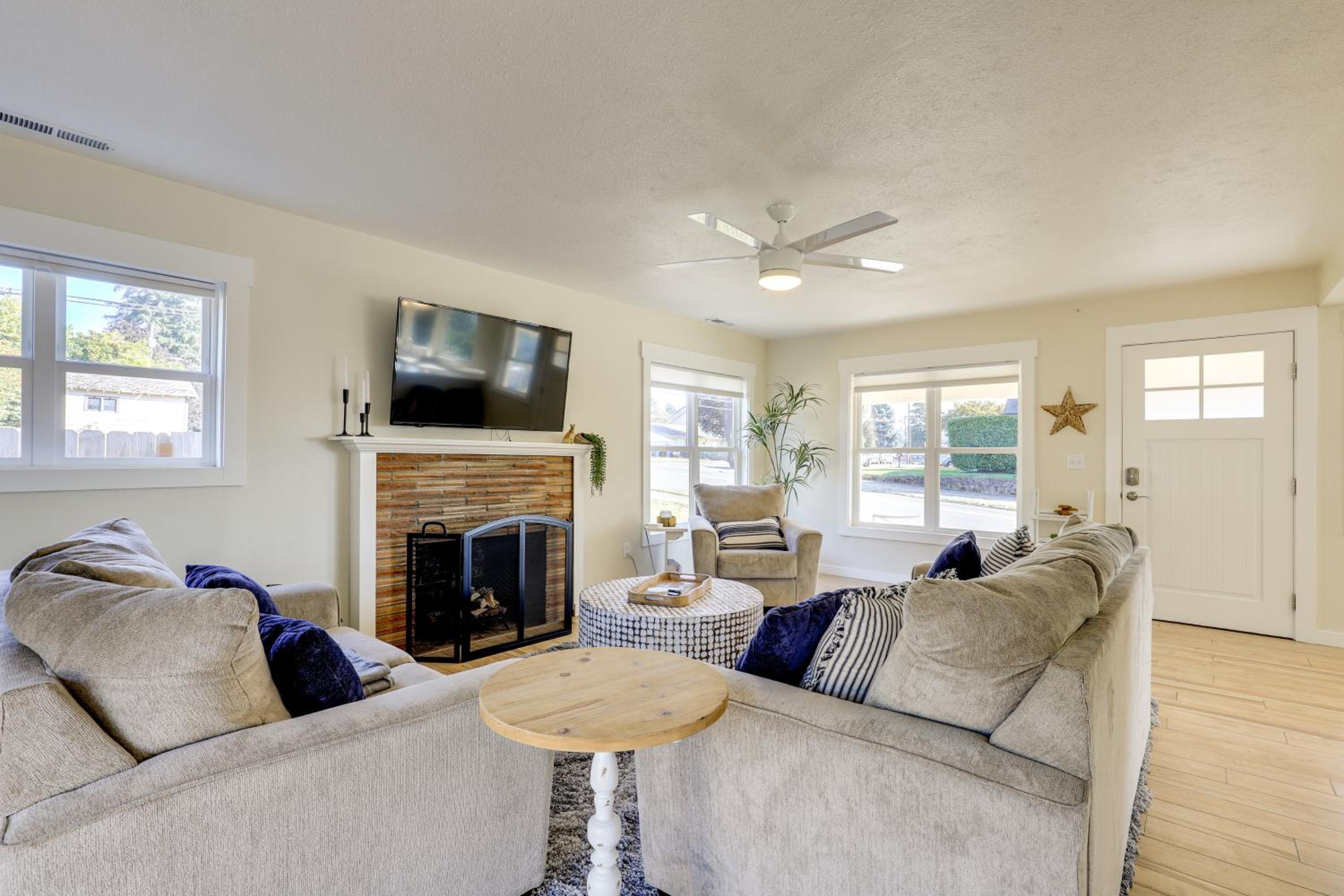 Walk to Dtwn Camas! Updated Home with Game Room