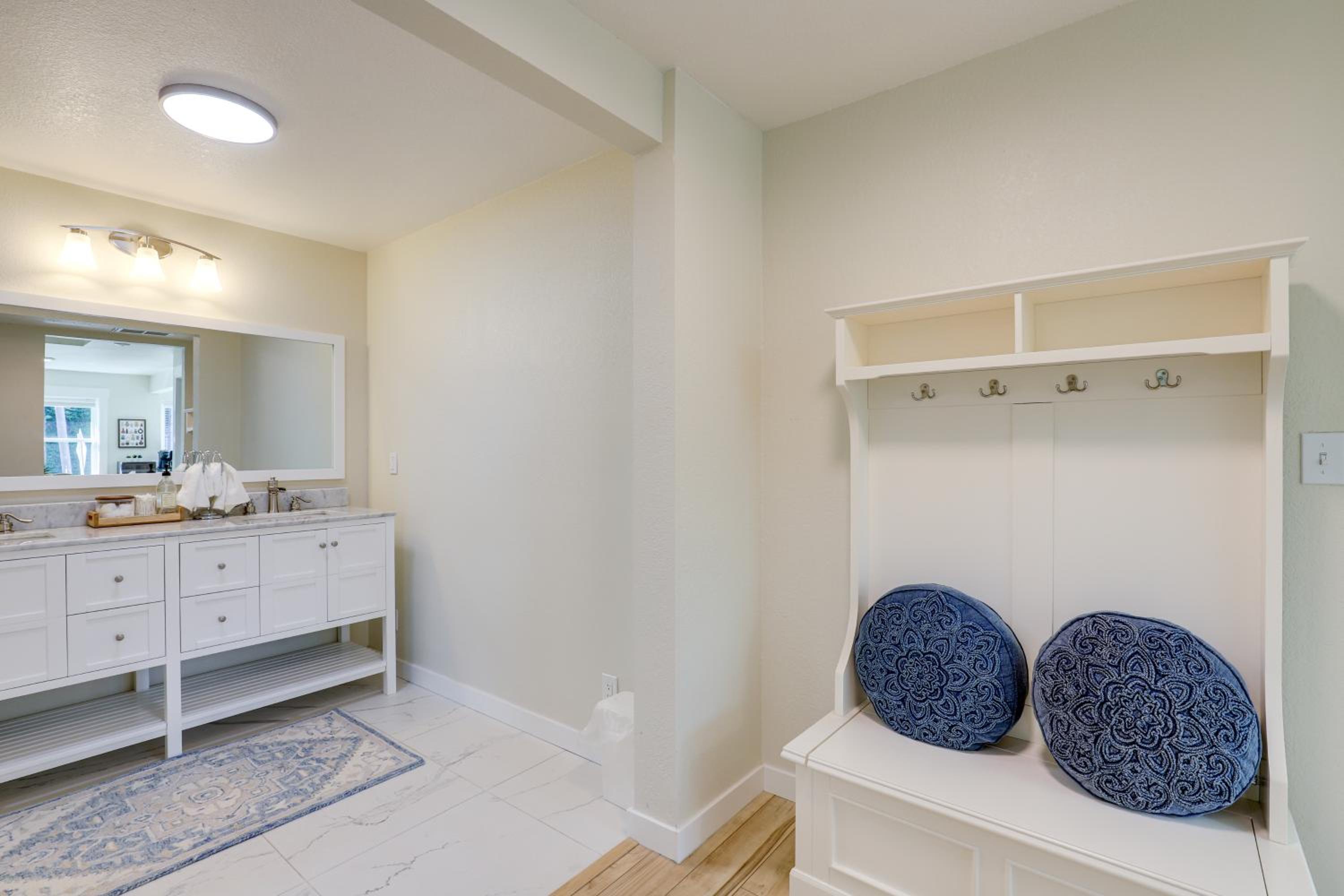 Walk to Dtwn Camas! Updated Home with Game Room