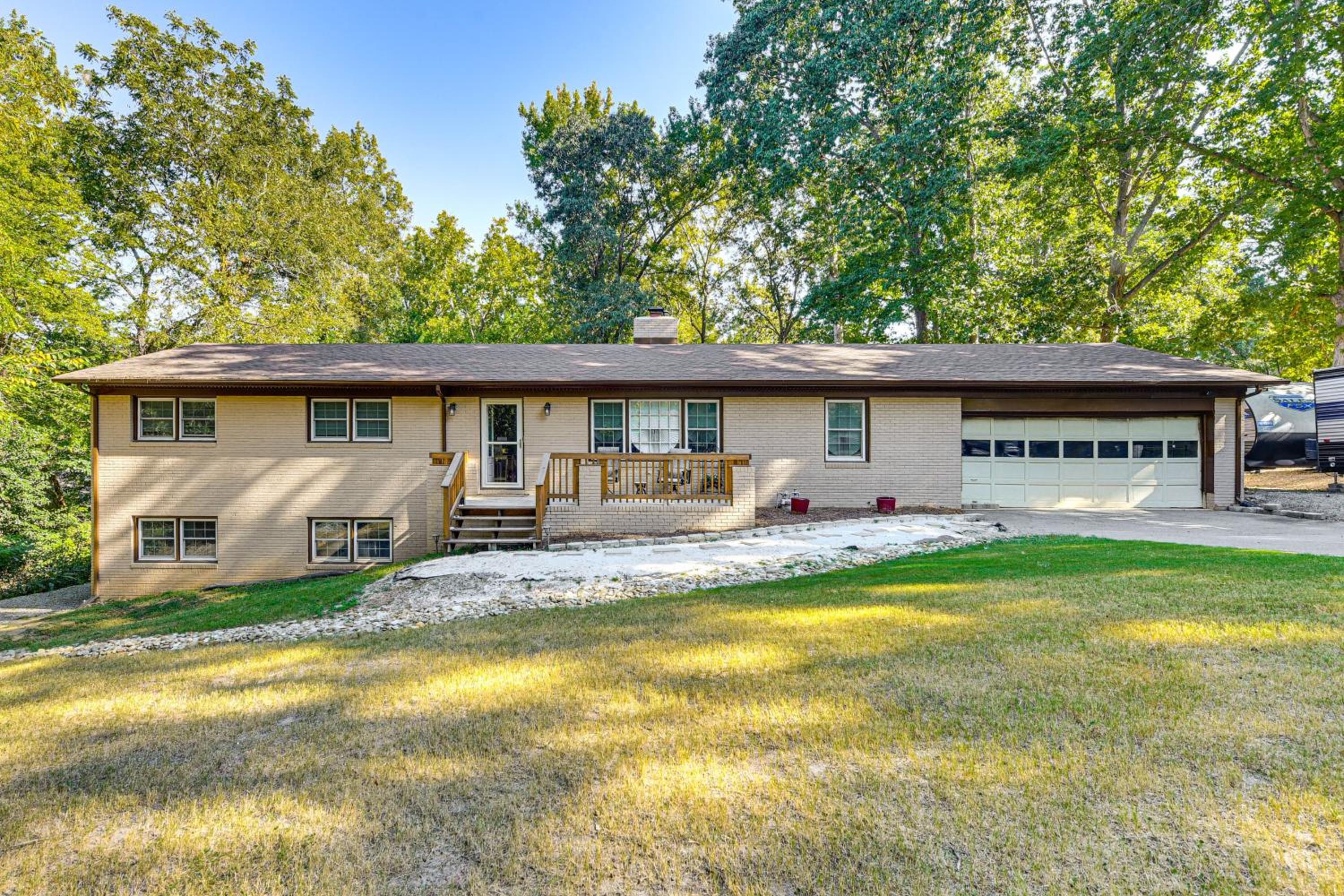 2 Mi to Dtwn Monroe near Wingate Cozy Apt with Patio