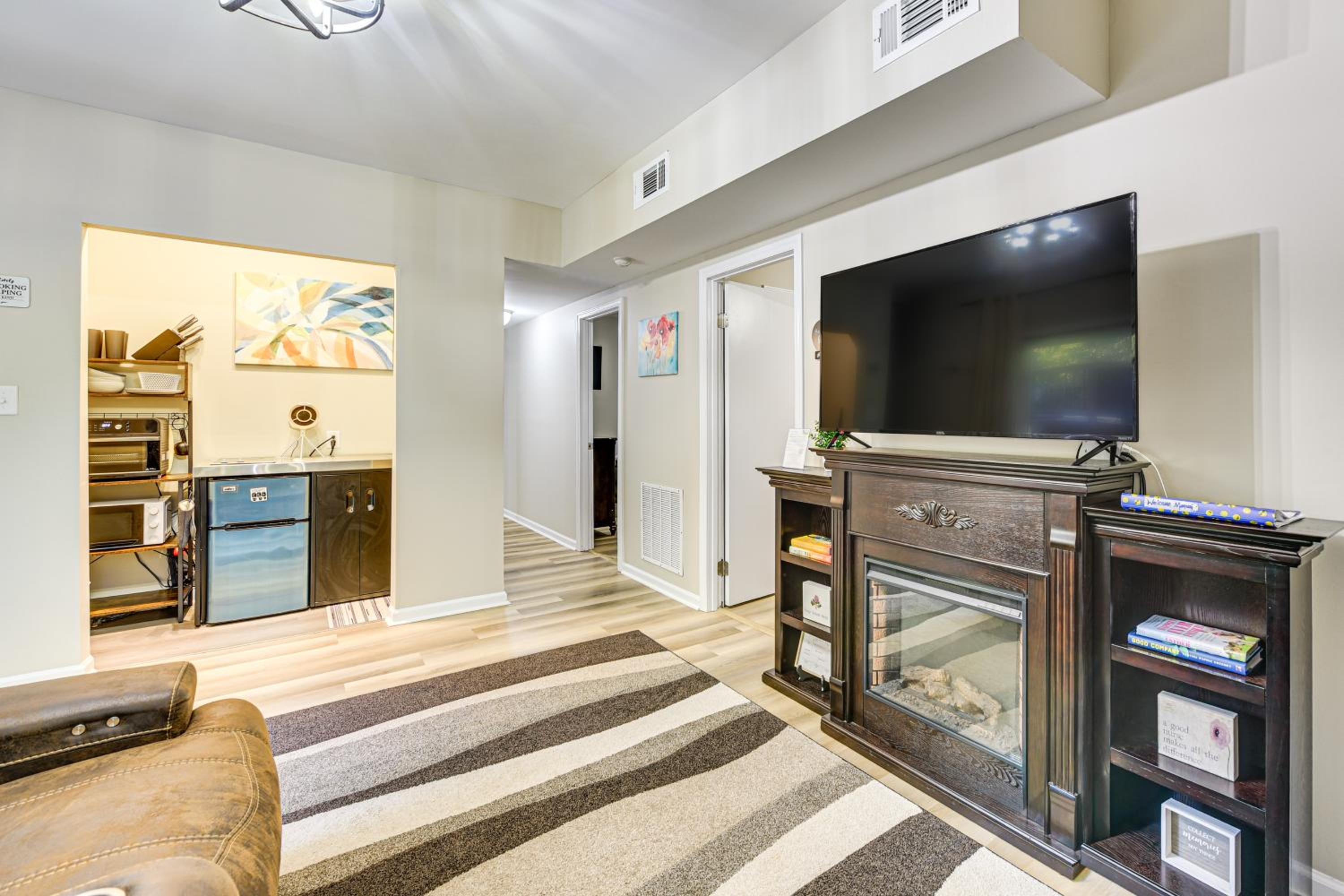 2 Mi to Dtwn Monroe near Wingate Cozy Apt with Patio