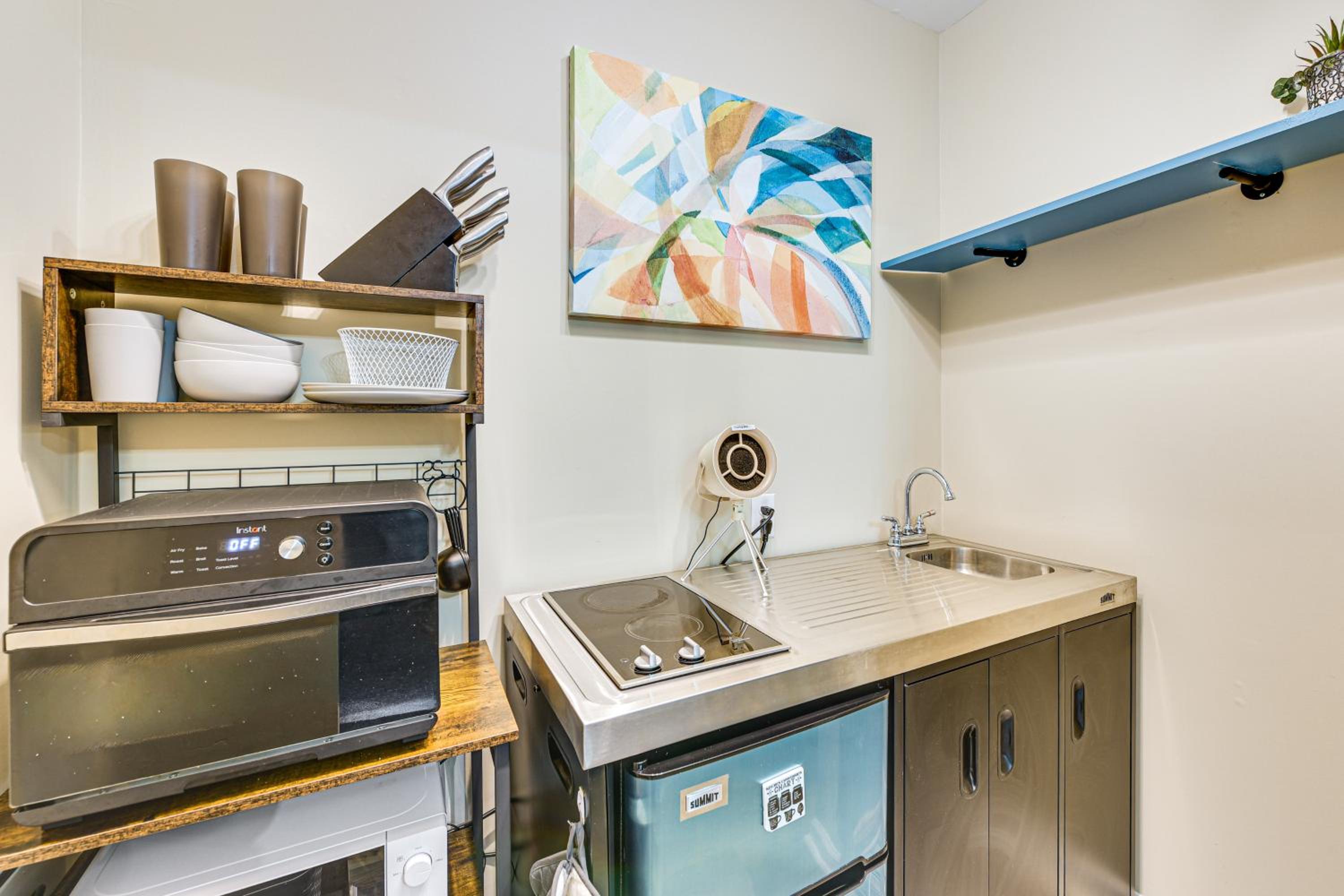 2 Mi to Dtwn Monroe near Wingate Cozy Apt with Patio
