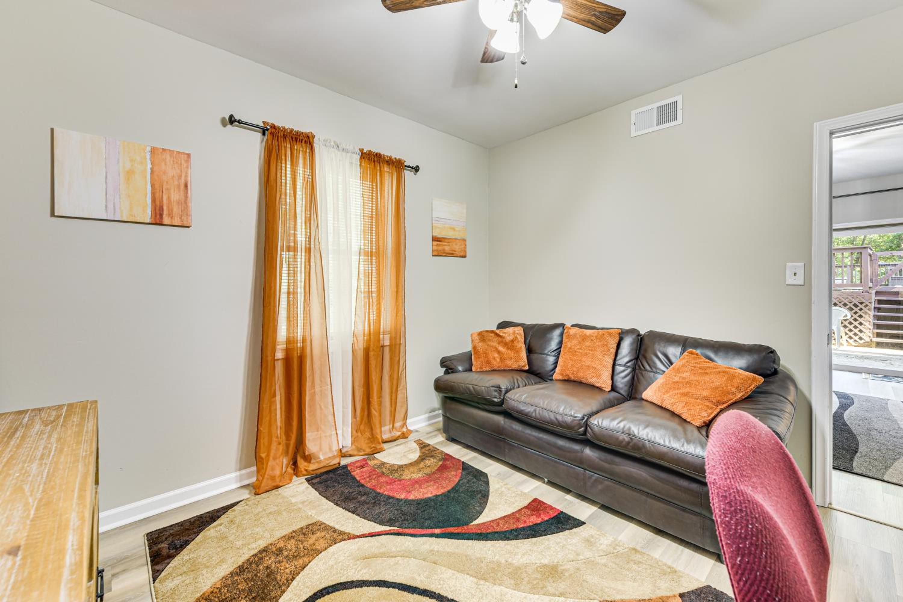 2 Mi to Dtwn Monroe near Wingate Cozy Apt with Patio