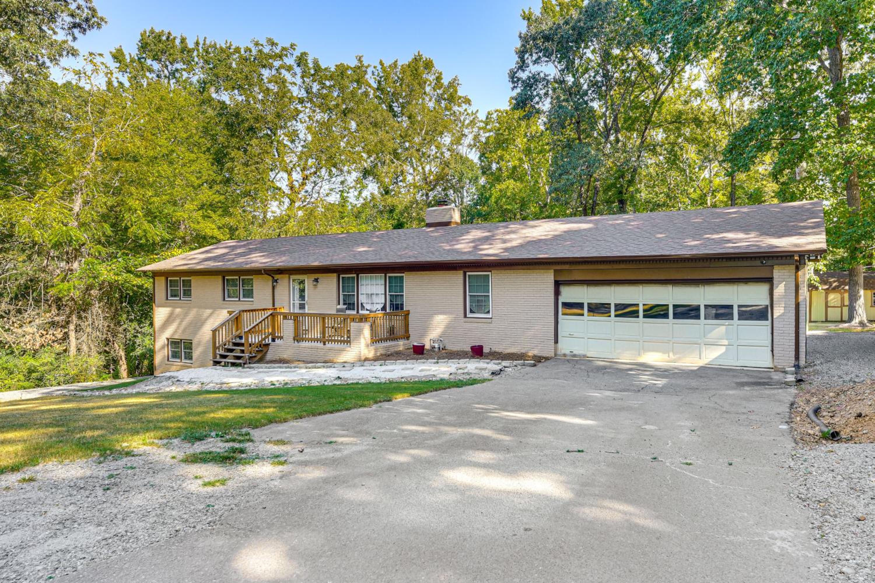 2 Mi to Dtwn Monroe near Wingate Cozy Apt with Patio
