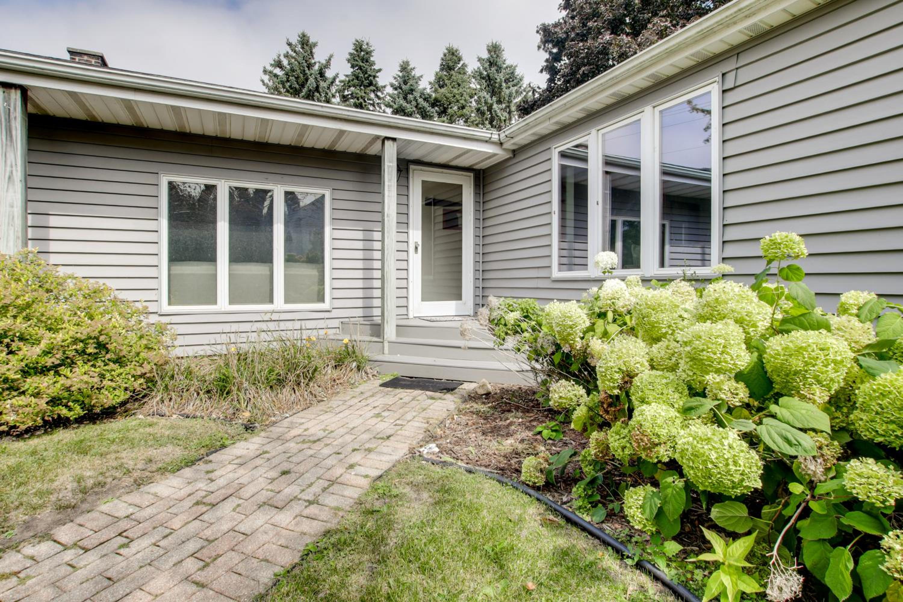Lakefront Home Between Oshkosh and Fond Du Lac