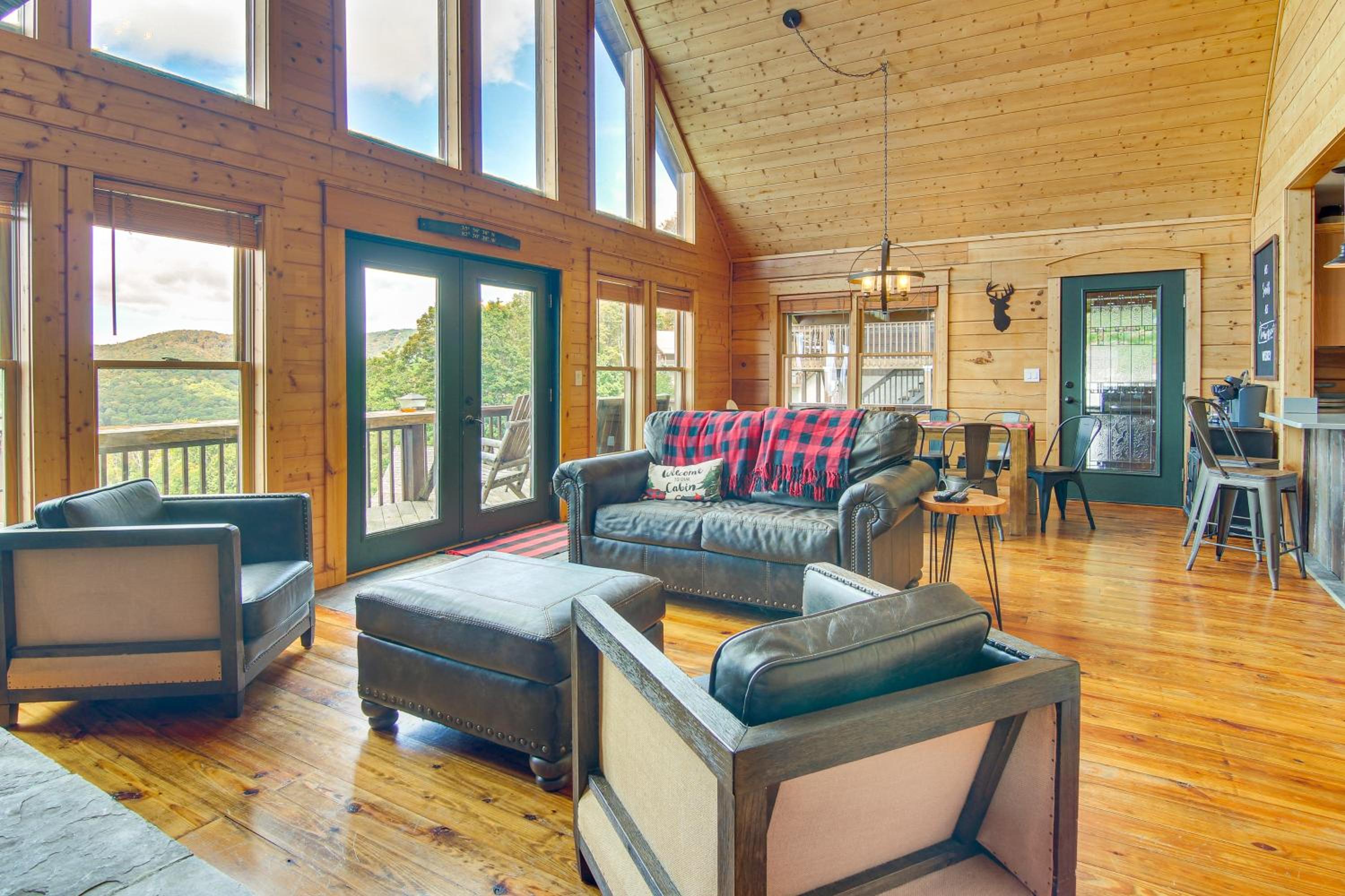 Ski and Hike Mars Hill Mountaintop Cabin with Views