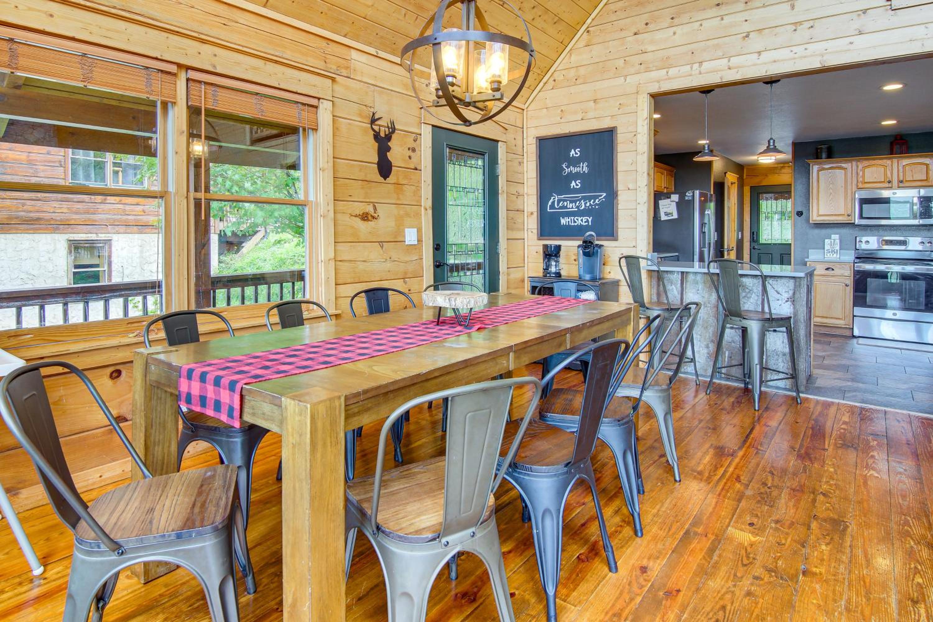 Ski and Hike Mars Hill Mountaintop Cabin with Views