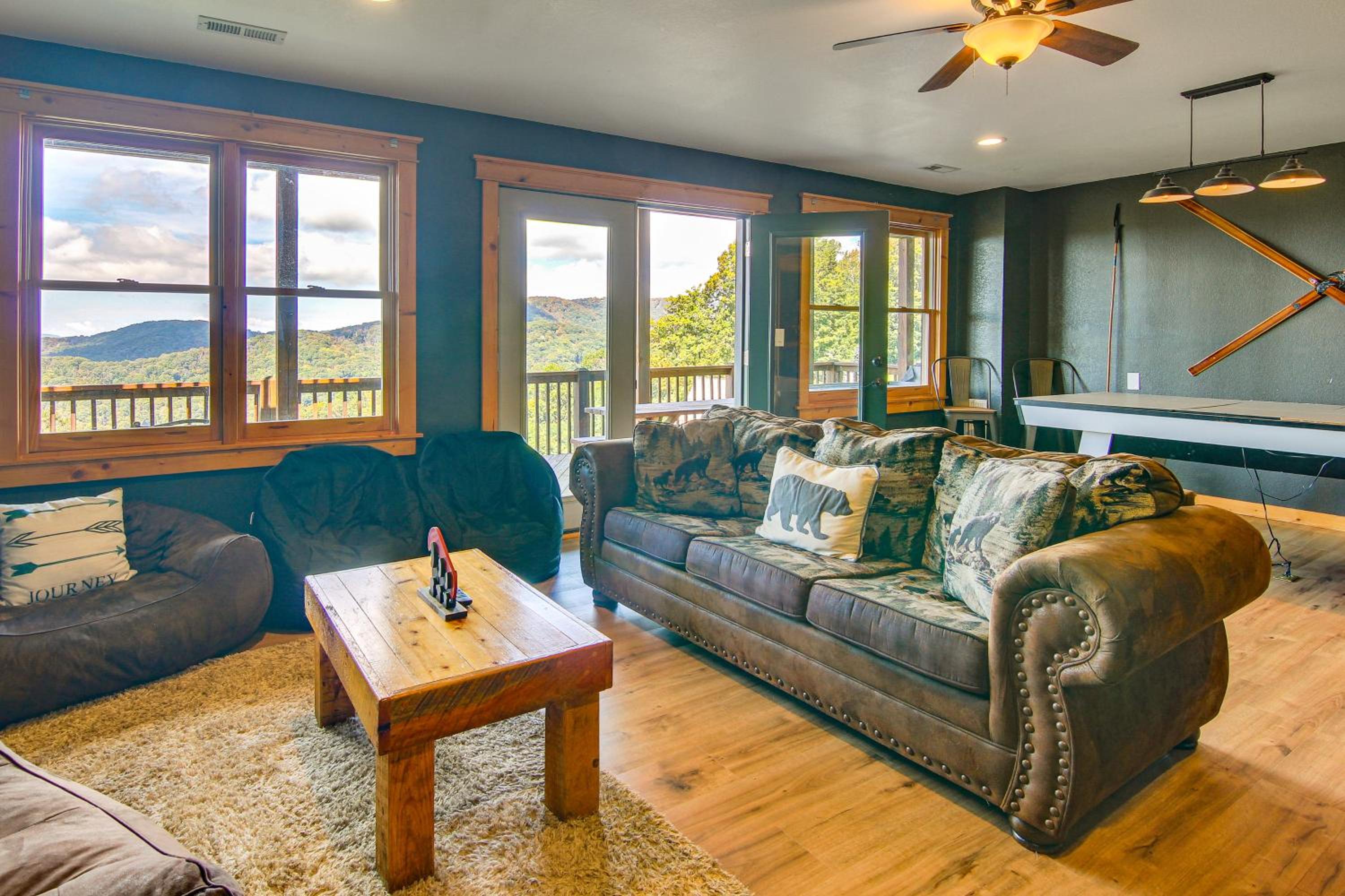 Ski and Hike Mars Hill Mountaintop Cabin with Views