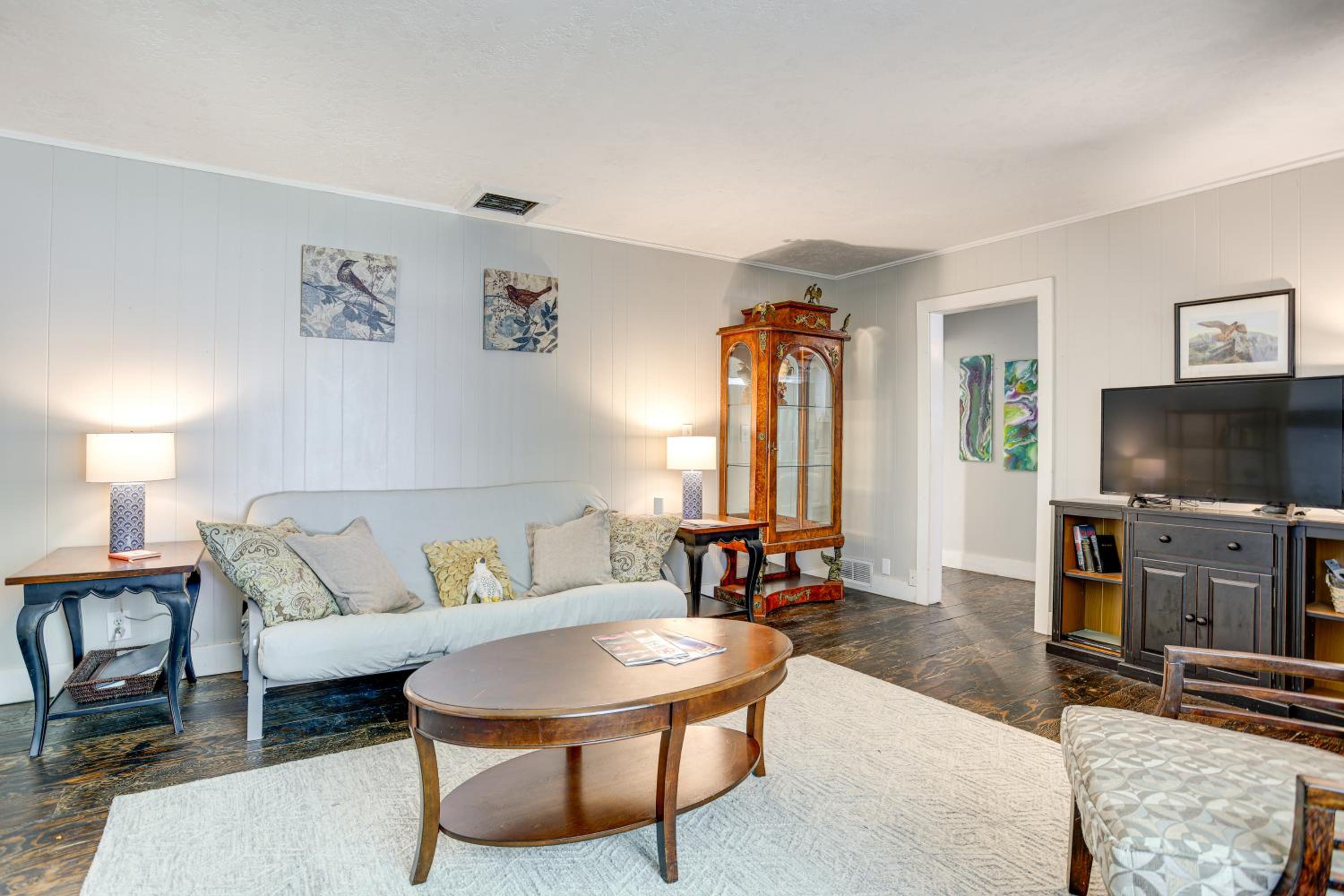 Apt 3 Mi to Dtwn Ogden! Pet-Friendly Backyard