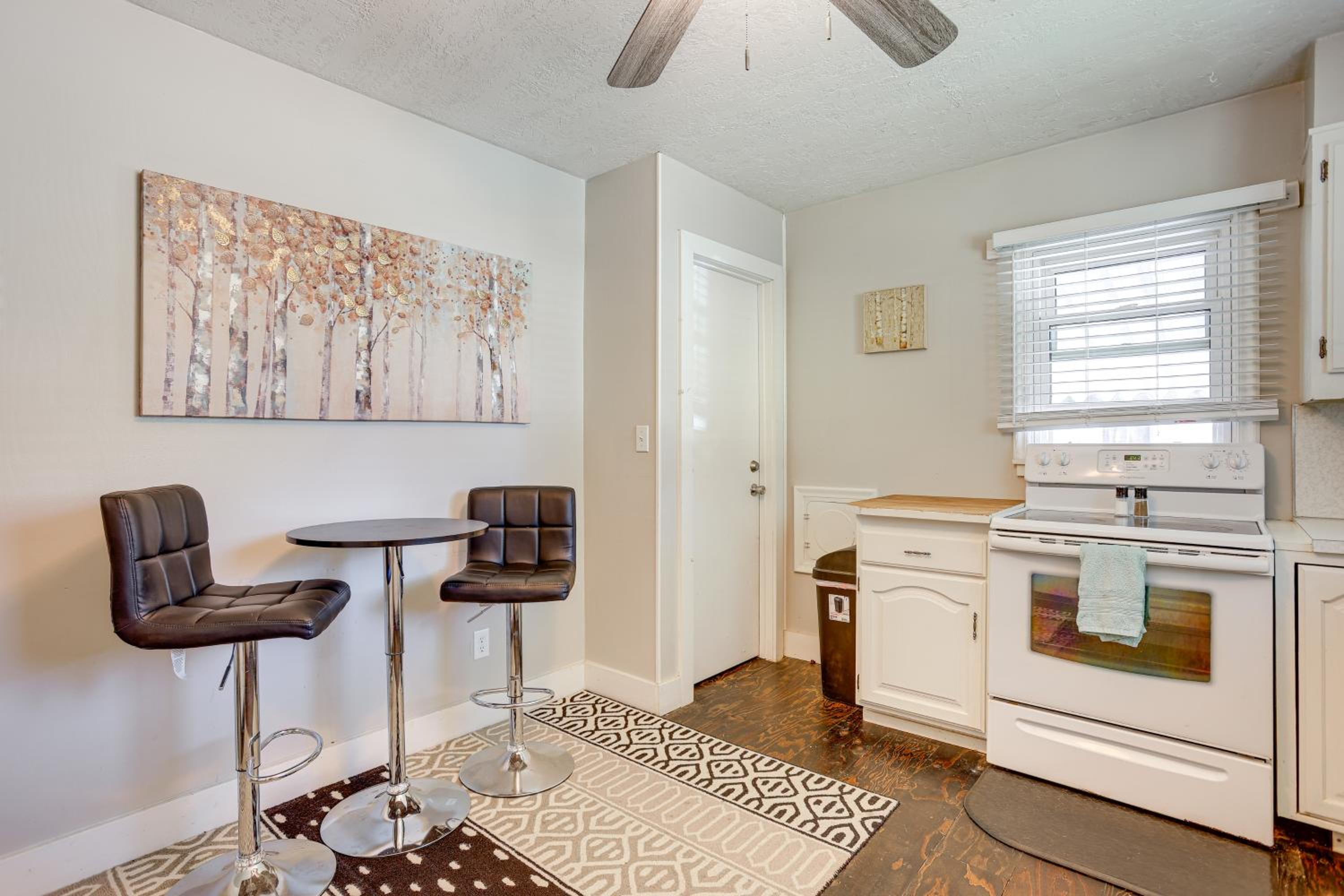 Apt 3 Mi to Dtwn Ogden! Pet-Friendly Backyard