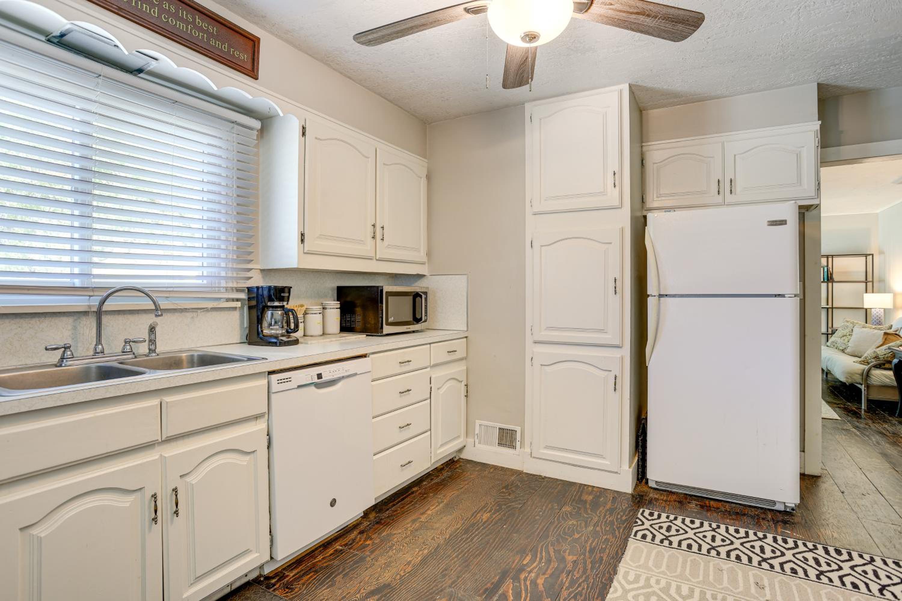 Apt 3 Mi to Dtwn Ogden! Pet-Friendly Backyard