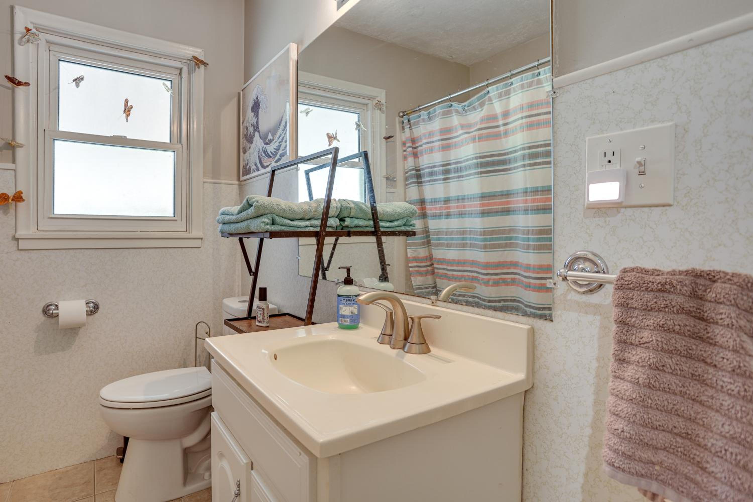Apt 3 Mi to Dtwn Ogden! Pet-Friendly Backyard